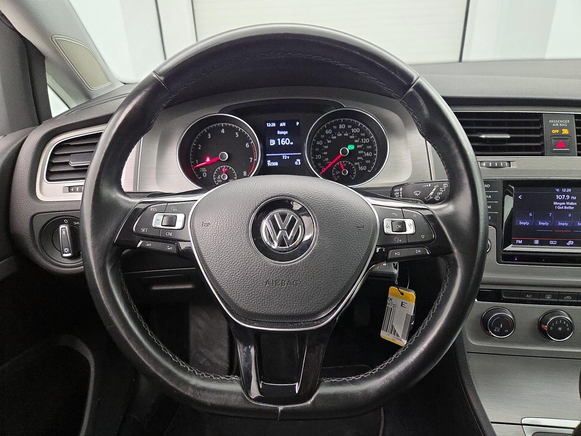 Thumbnail: 2015 Volkswagen Golf - 10