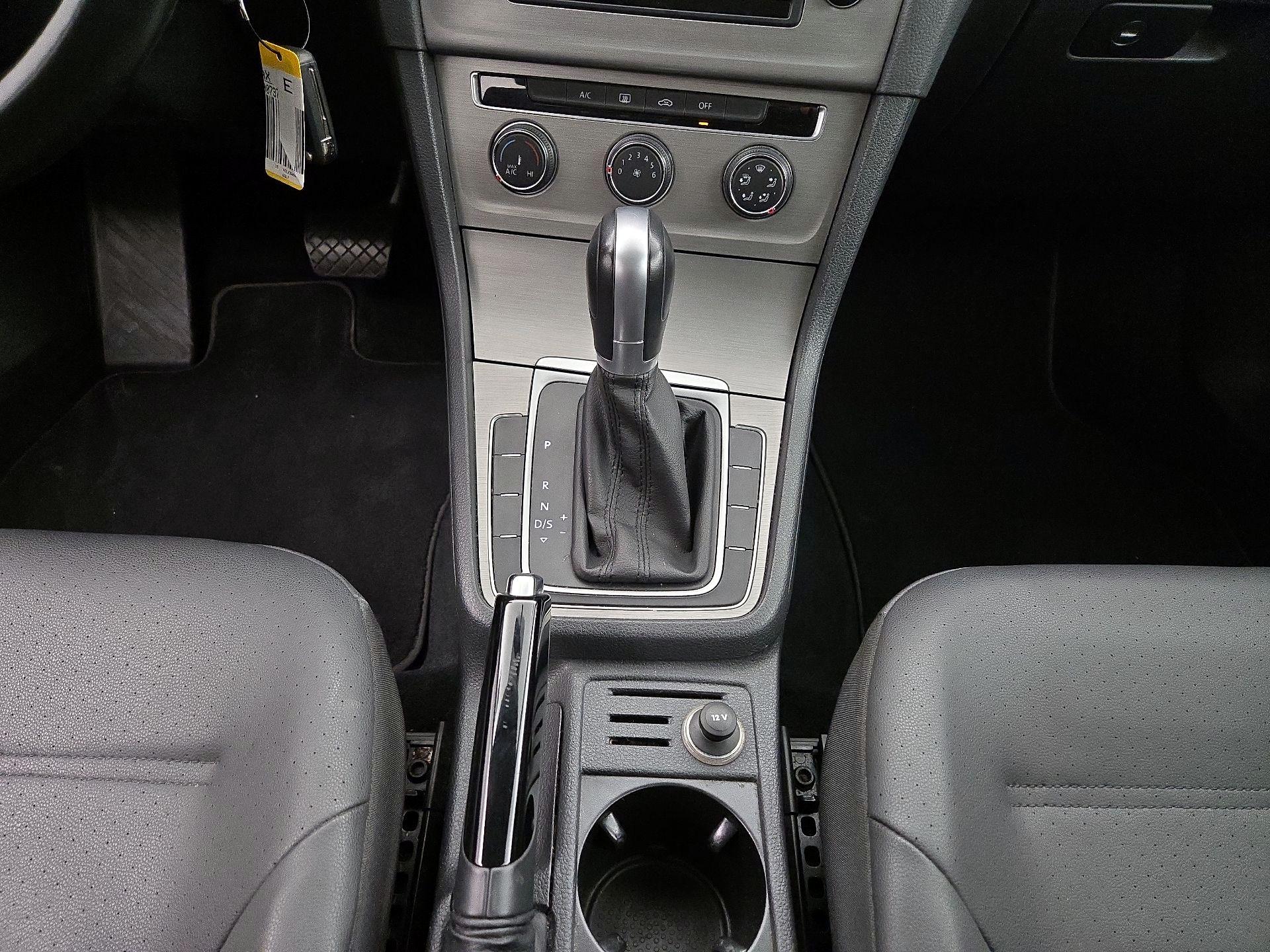 Thumbnail: 2015 Volkswagen Golf - 16