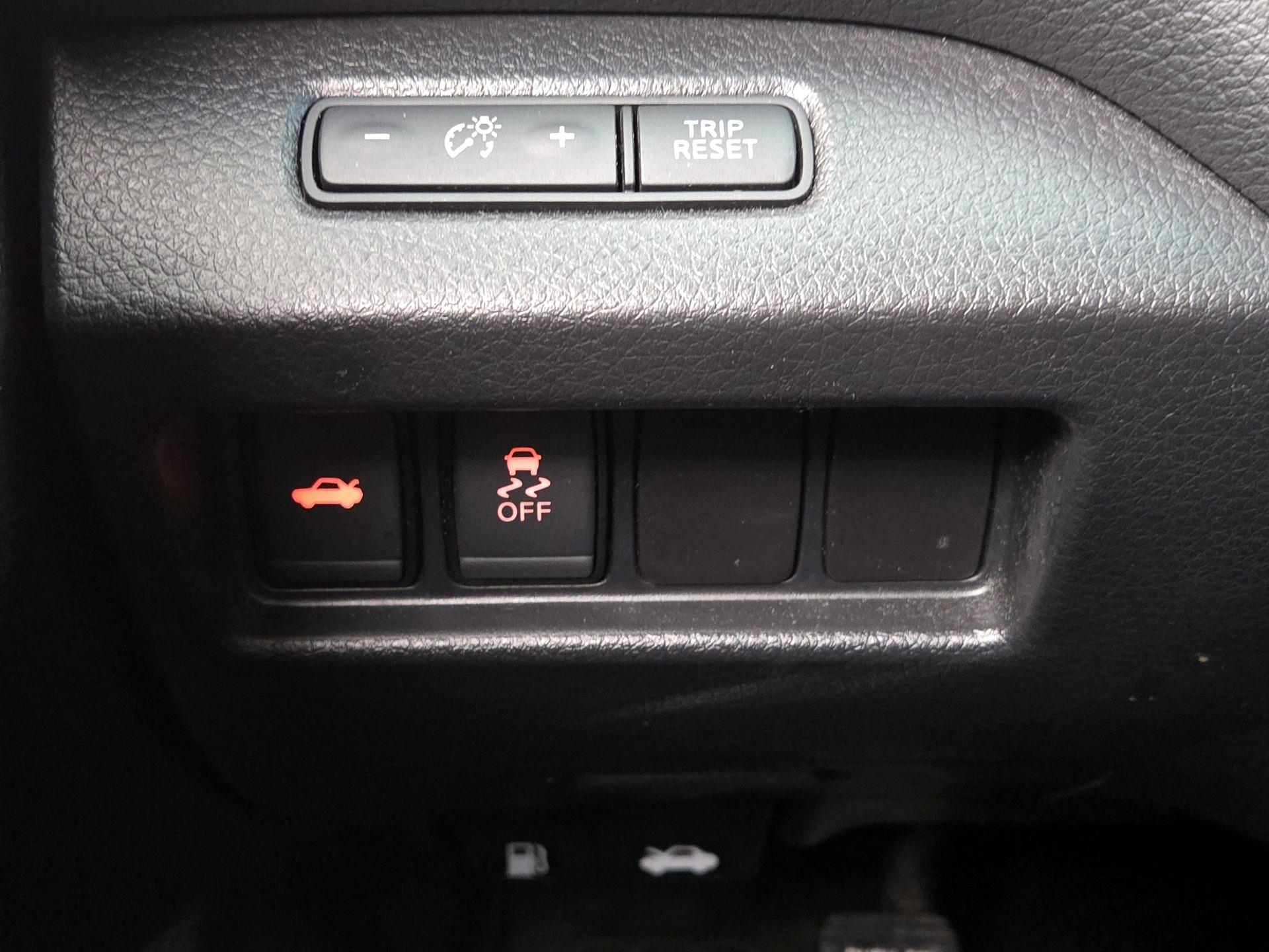 Thumbnail: 2017 Nissan Altima - 13