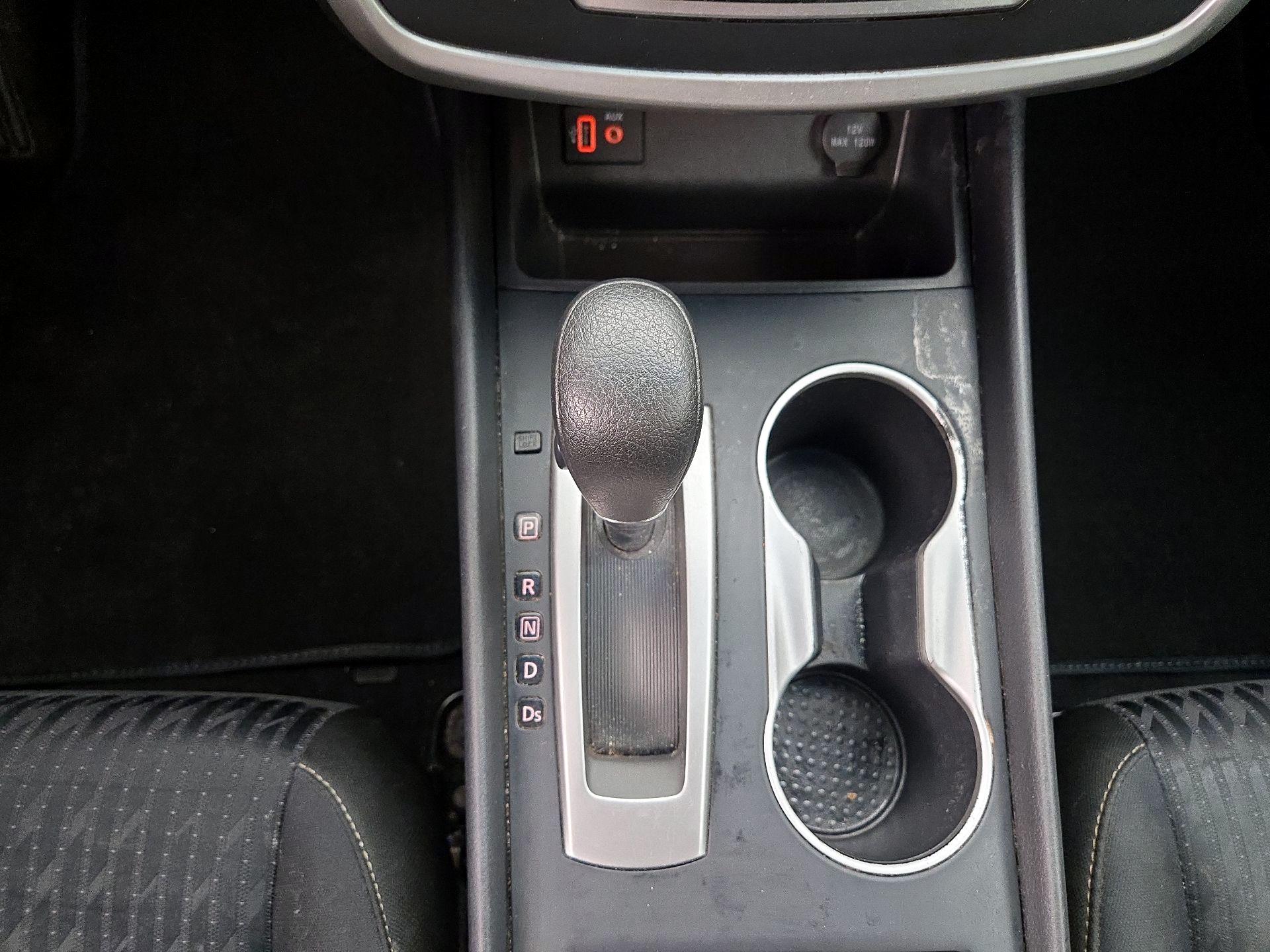 Thumbnail: 2017 Nissan Altima - 17