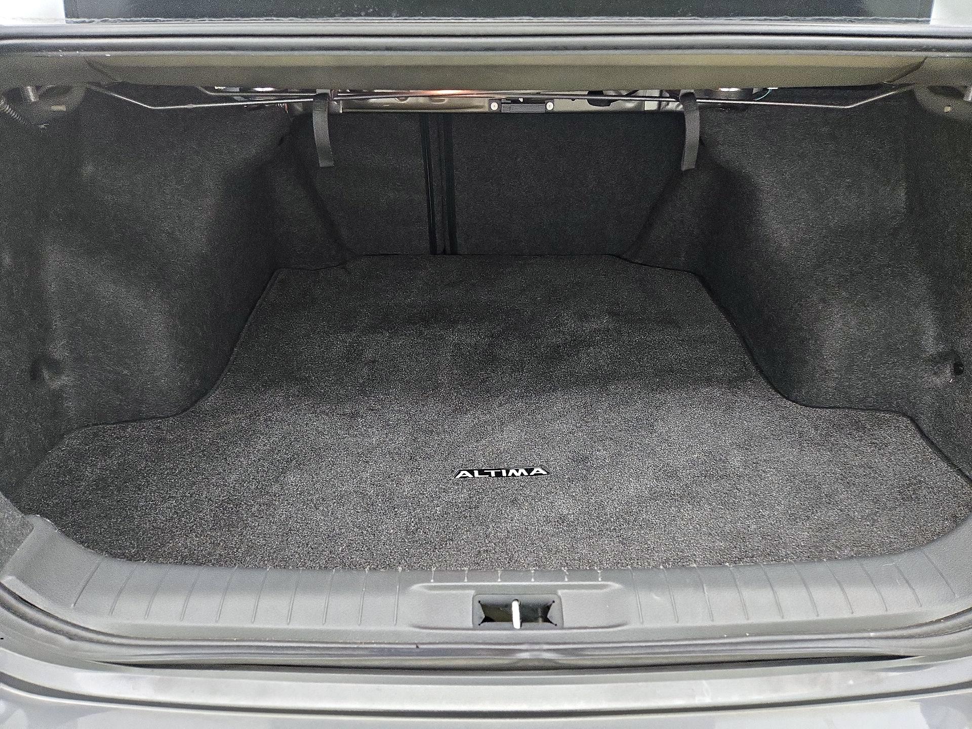 Thumbnail: 2017 Nissan Altima - 20