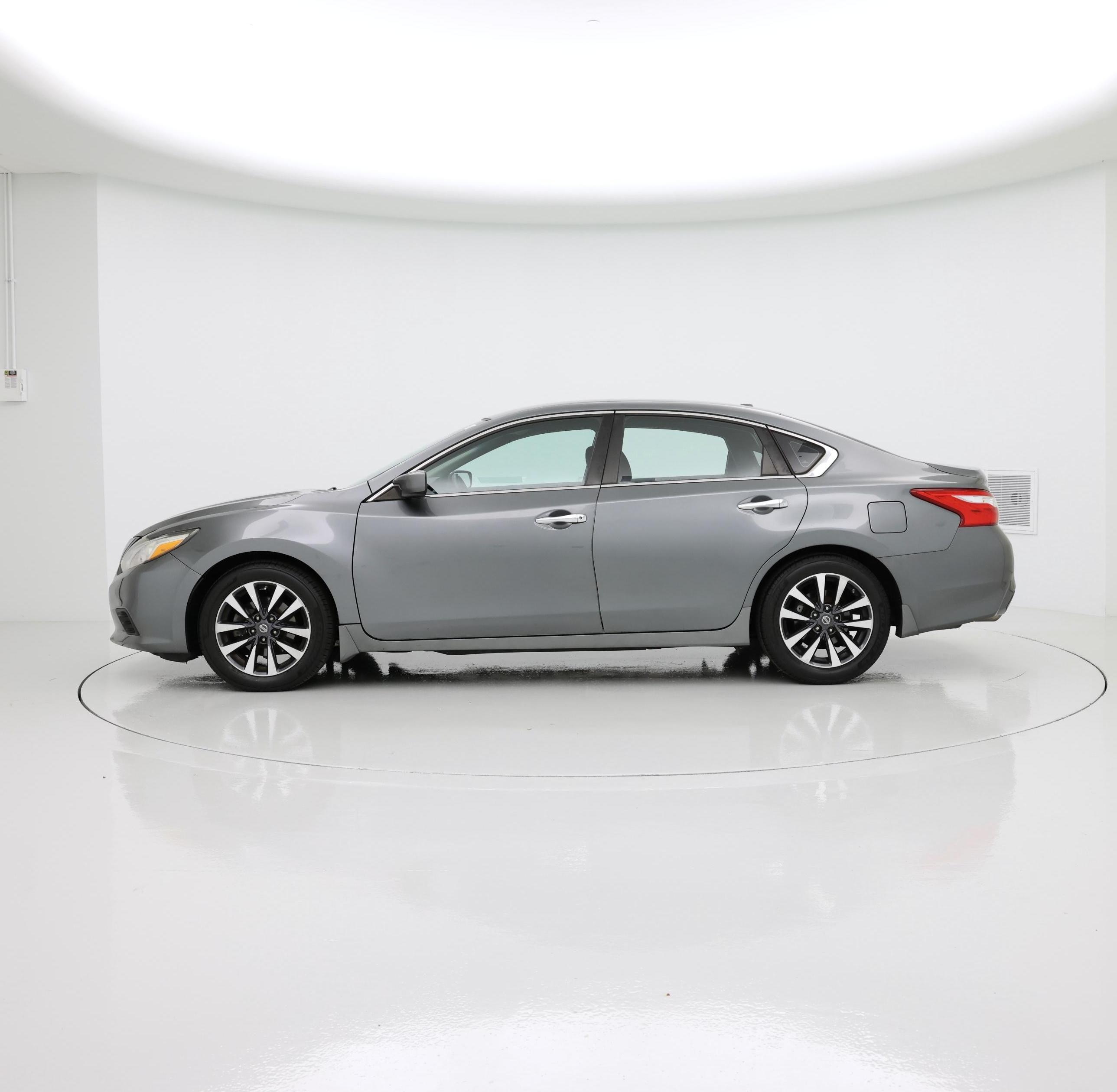 Thumbnail: 2017 Nissan Altima - 3