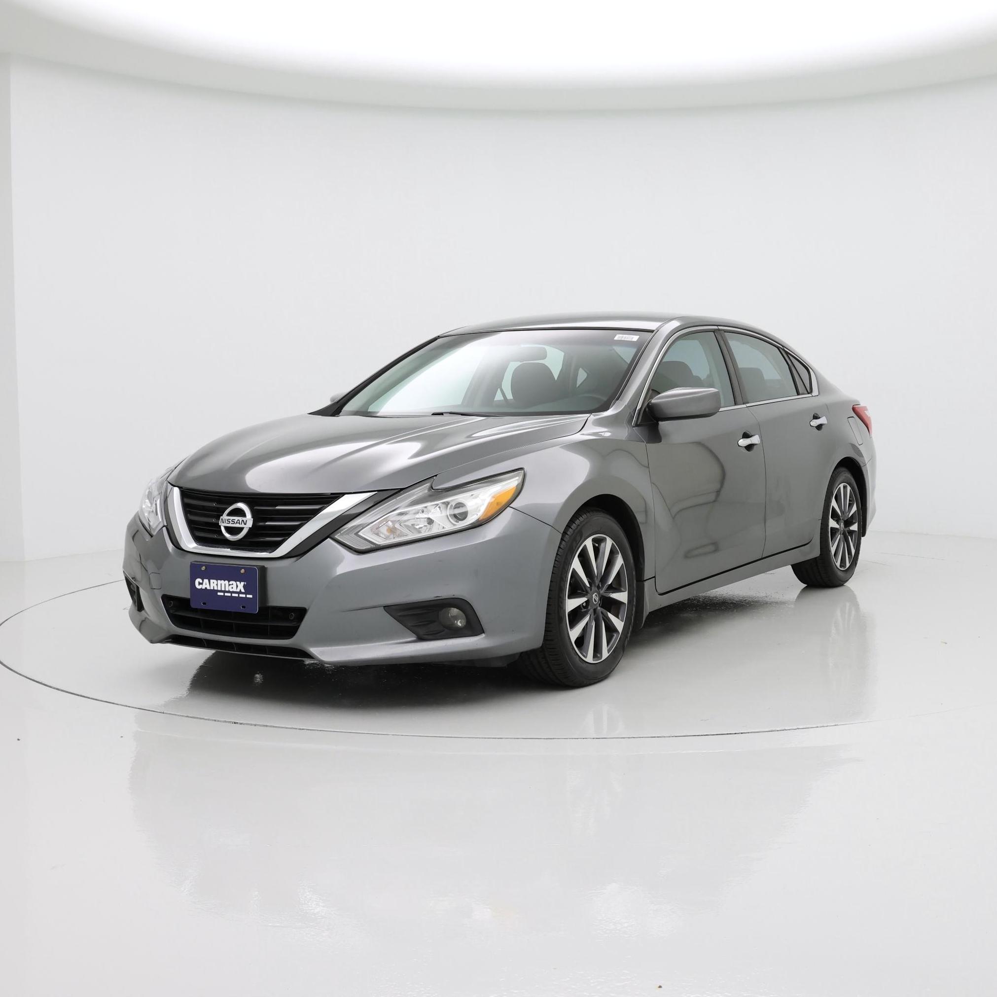 Thumbnail: 2017 Nissan Altima - 4