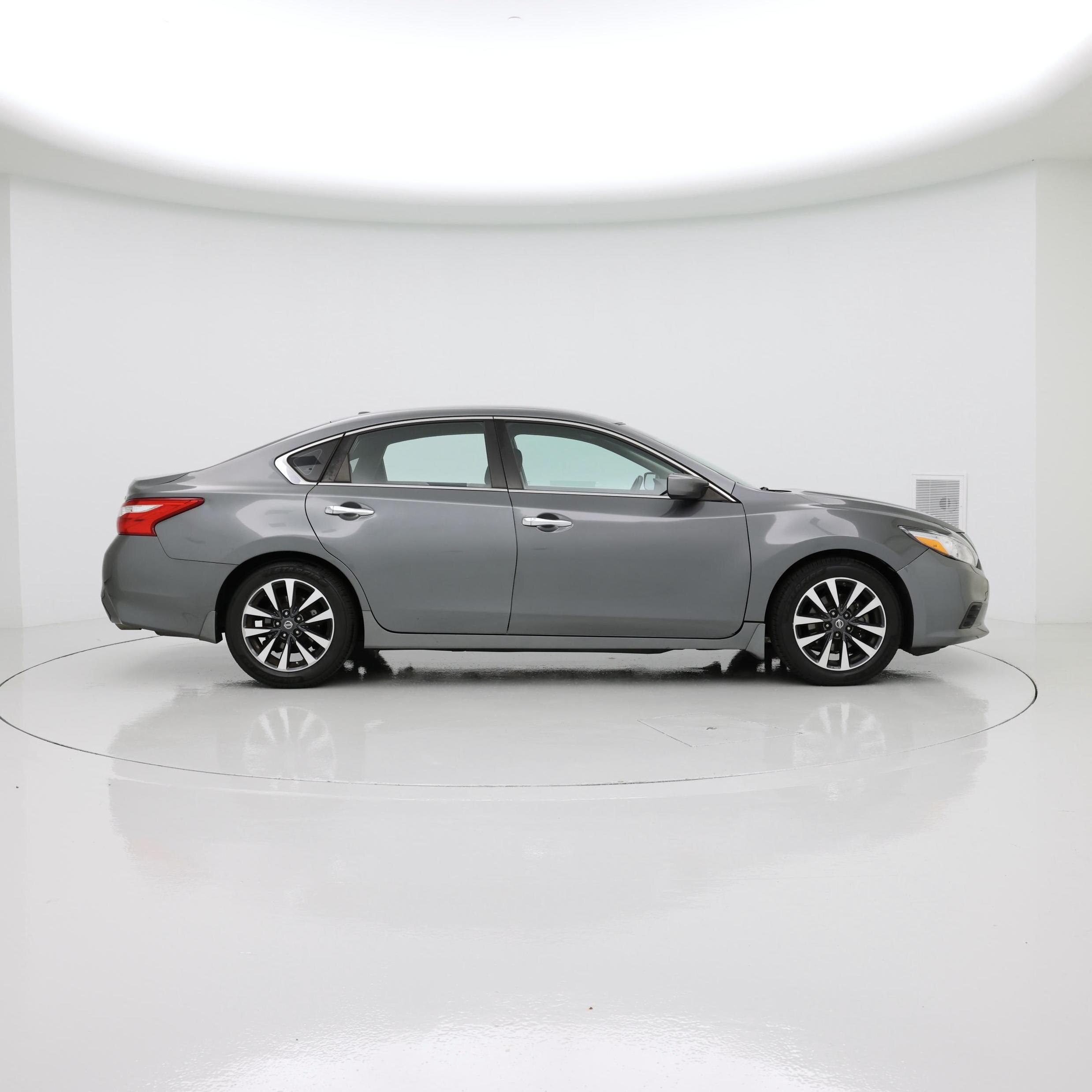 Thumbnail: 2017 Nissan Altima - 7