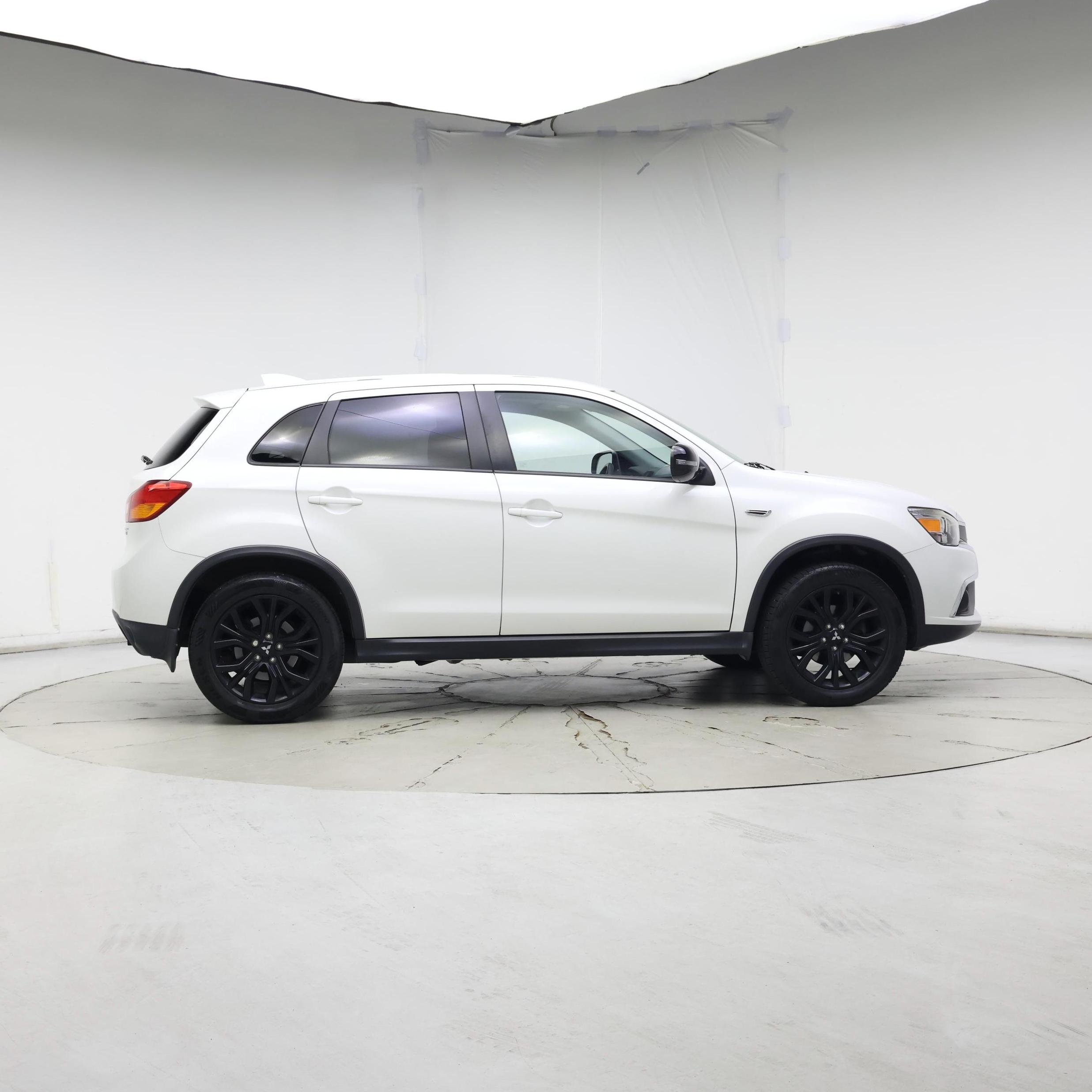 Thumbnail: 2017 Mitsubishi Outlander Sport - 7