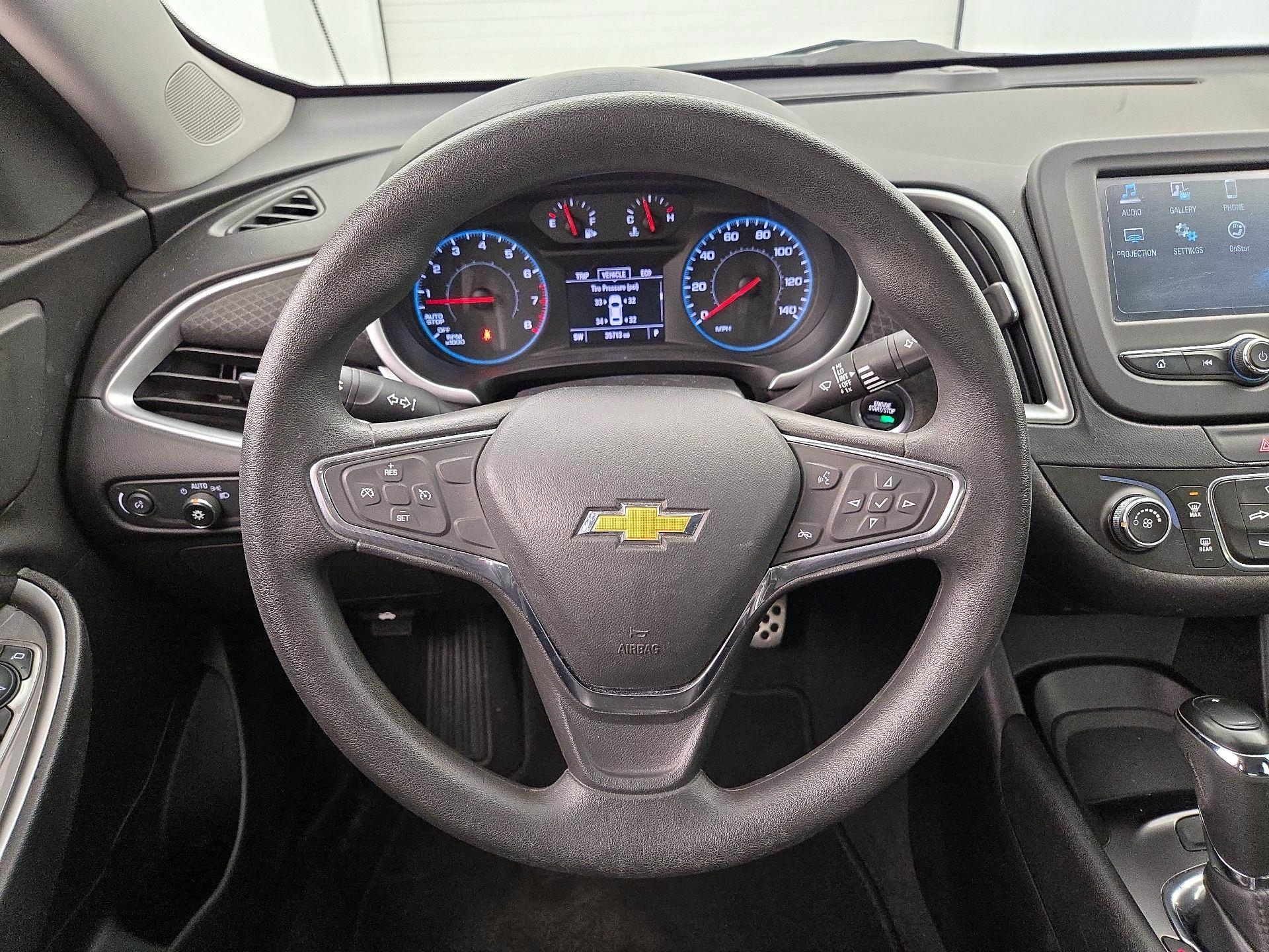 Thumbnail: 2016 Chevrolet Malibu - 10