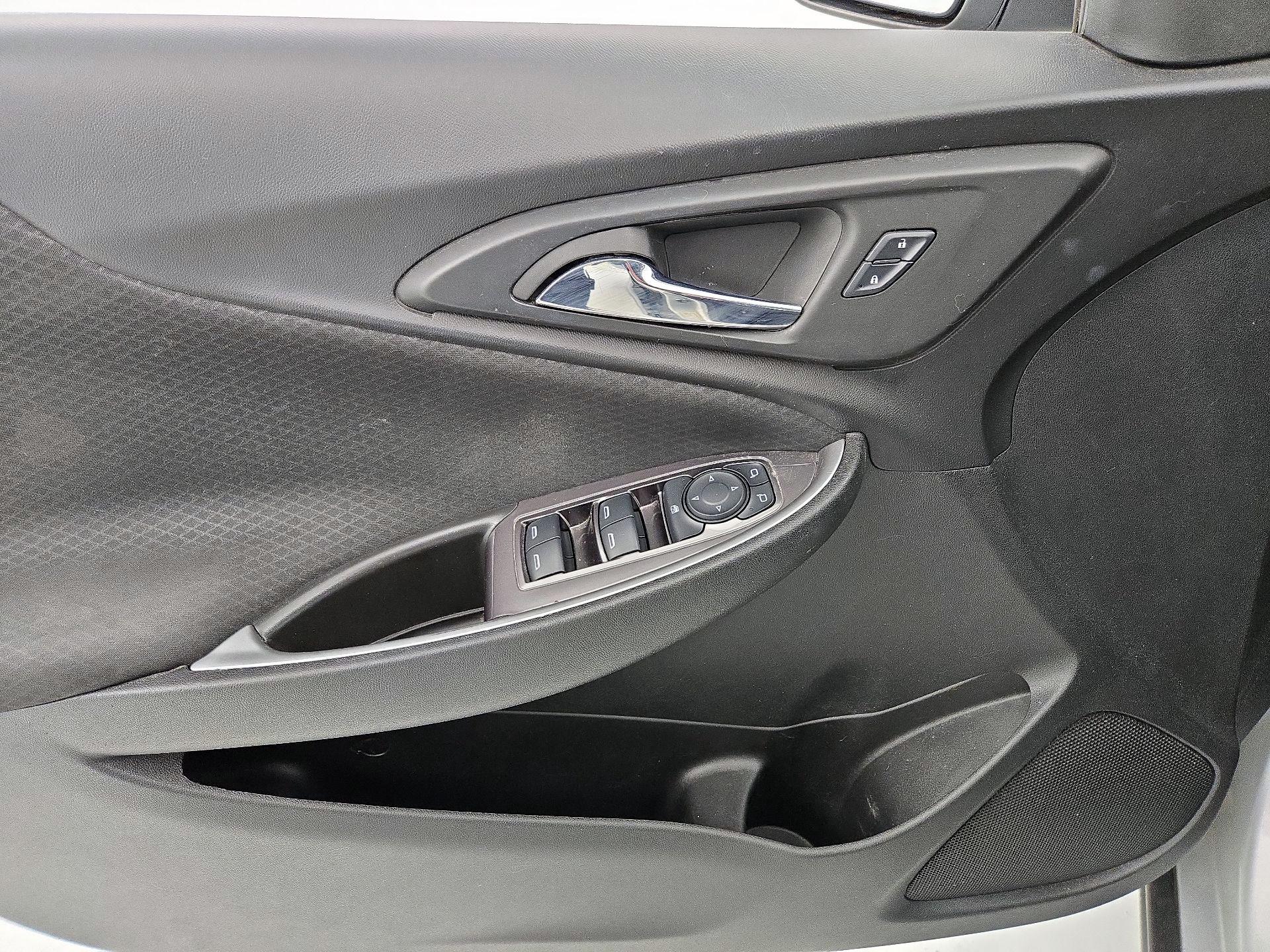 Thumbnail: 2016 Chevrolet Malibu - 12