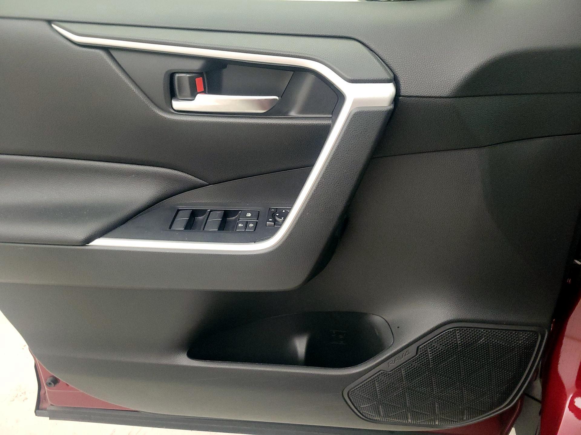 Thumbnail: 2021 Toyota RAV4 - 12