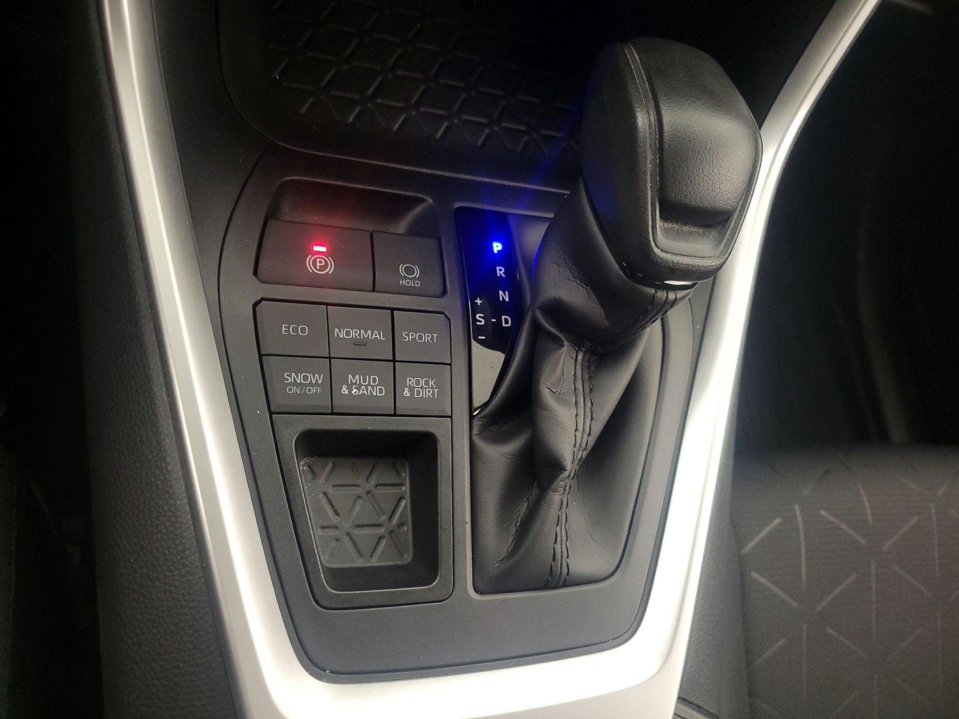Thumbnail: 2021 Toyota RAV4 - 17