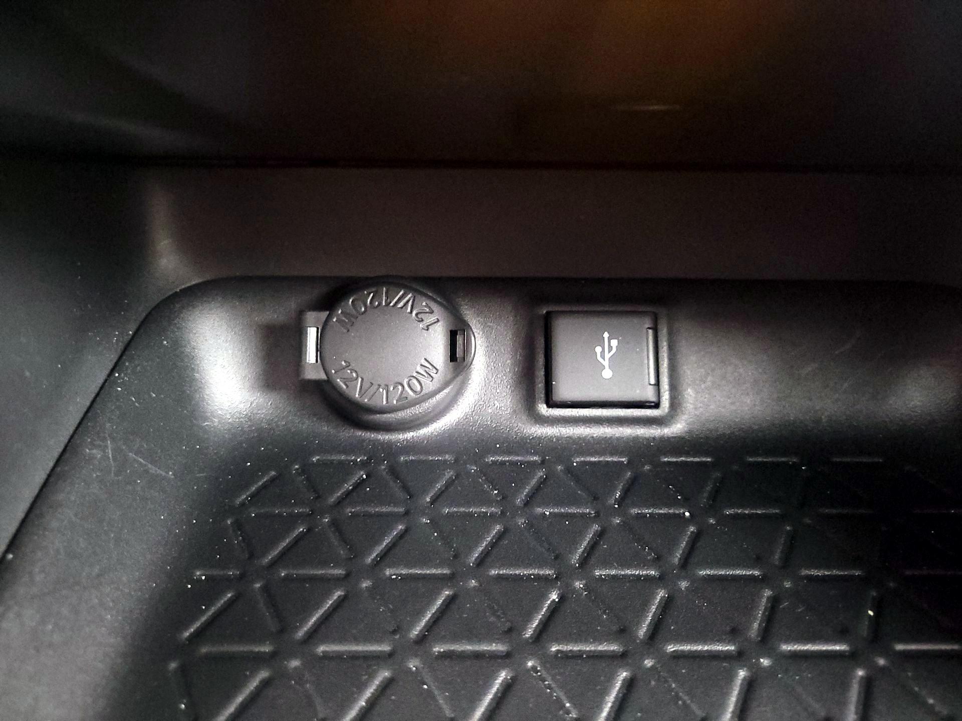 Thumbnail: 2021 Toyota RAV4 - 18