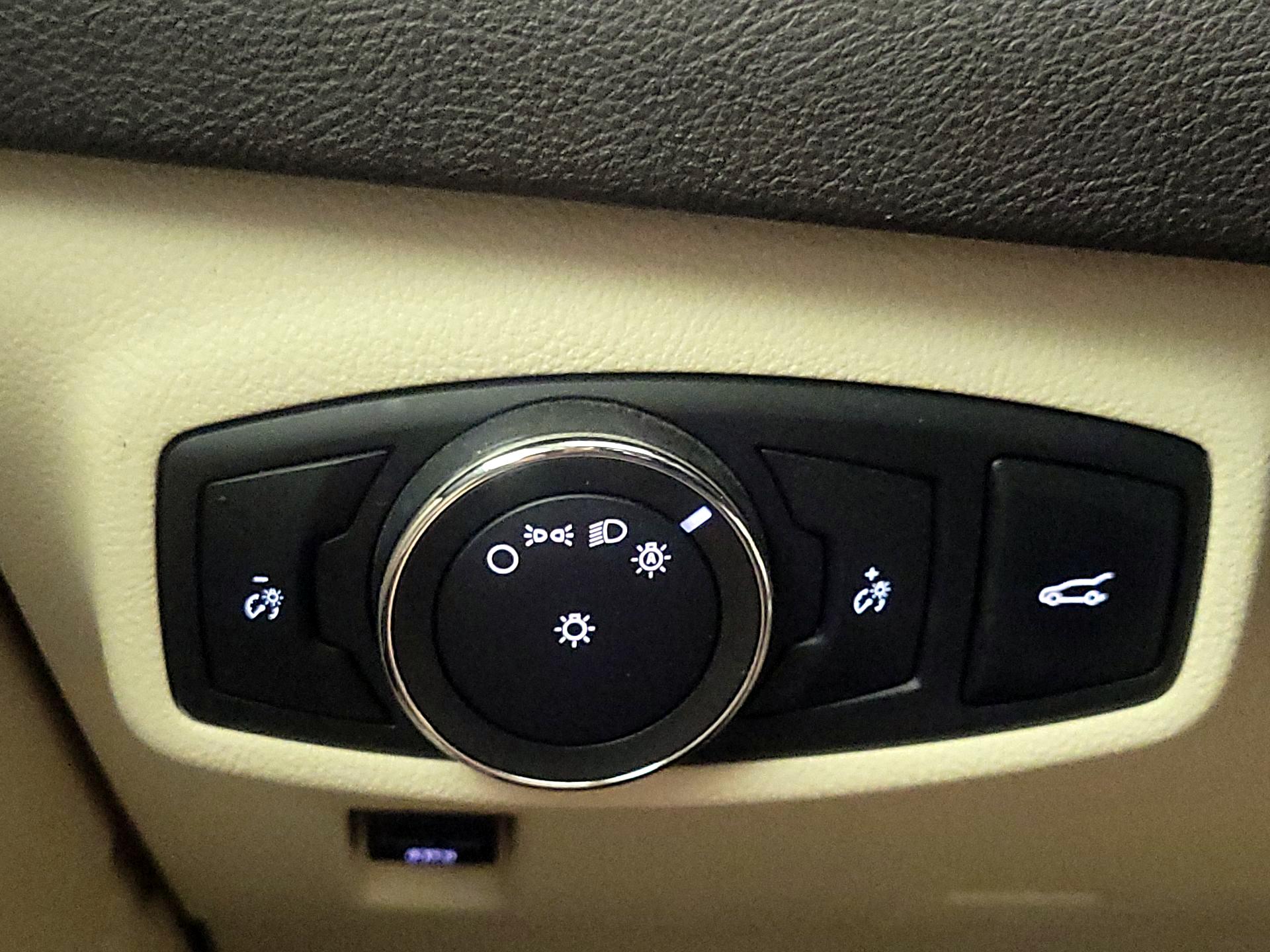 Thumbnail: 2016 Lincoln MKC - 13