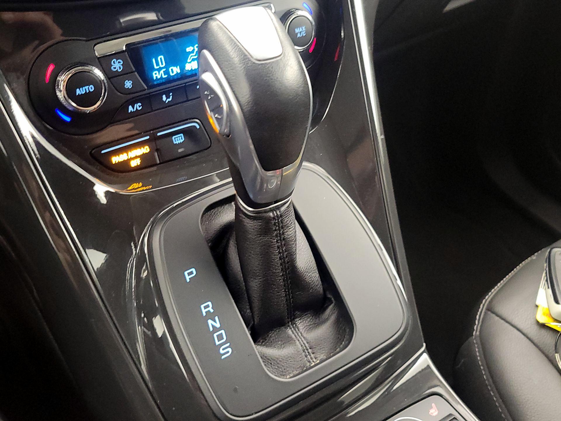 Thumbnail: 2015 Ford Escape - 17