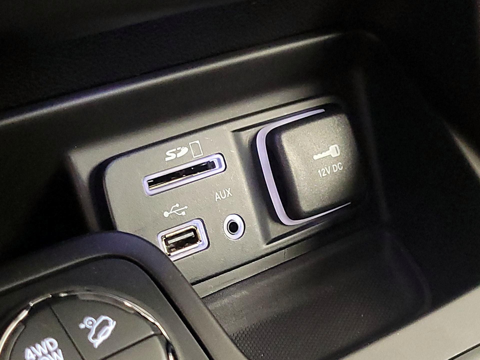 Thumbnail: 2015 Jeep Cherokee - 19