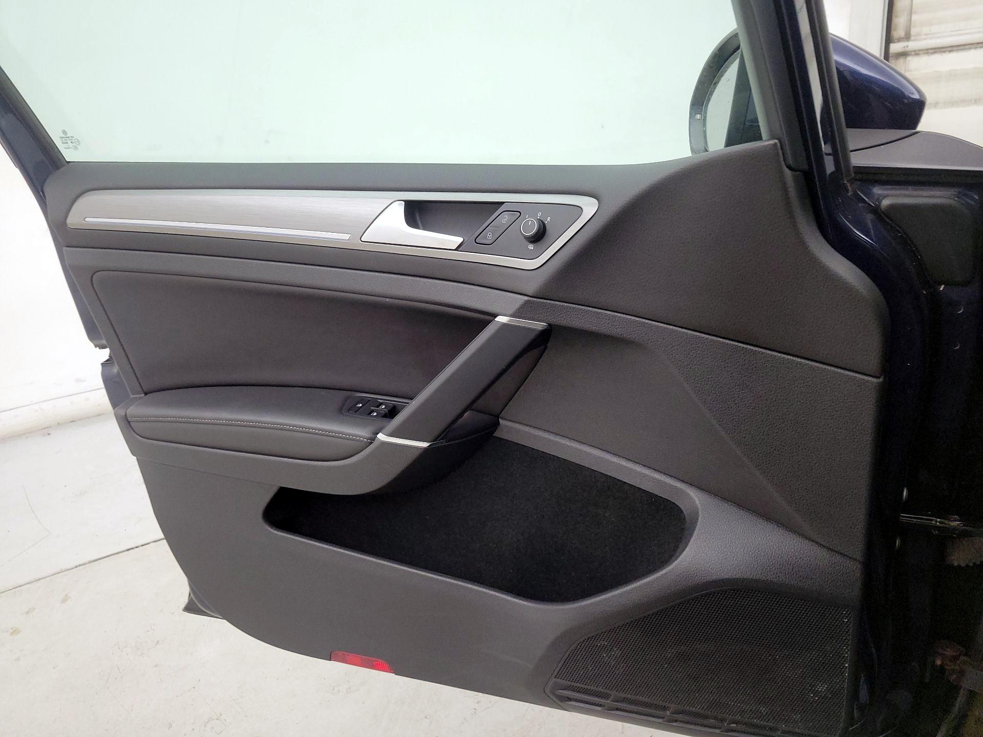 Thumbnail: 2015 Volkswagen Golf - 12