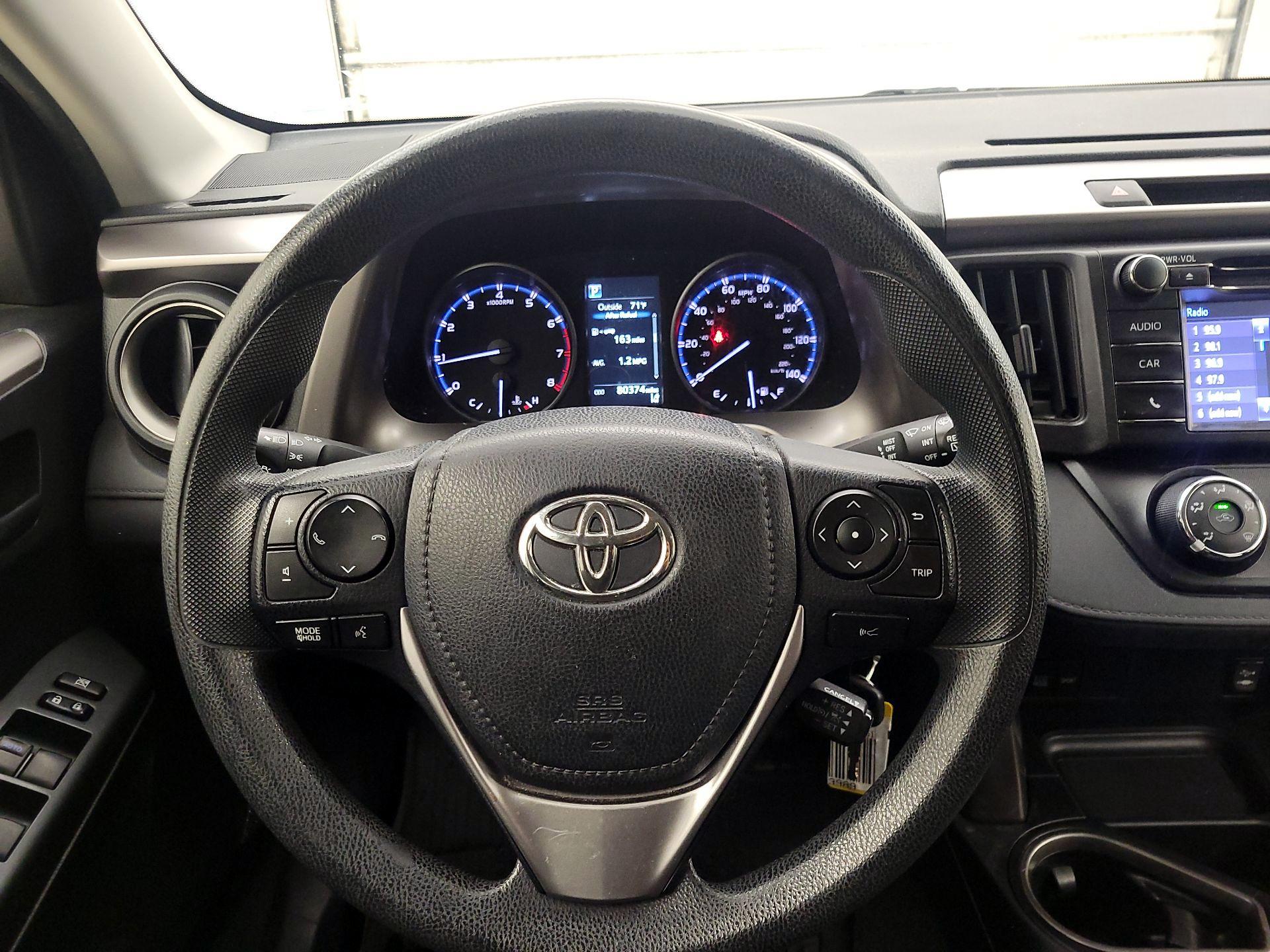 Thumbnail: 2018 Toyota RAV4 - 10