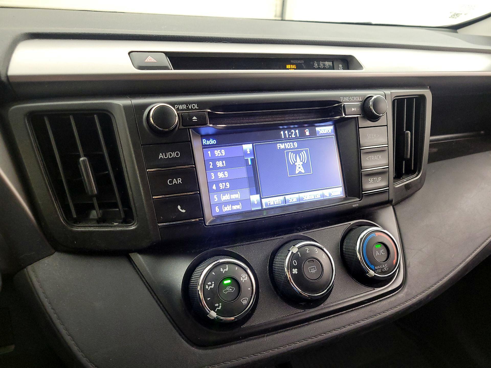 Thumbnail: 2018 Toyota RAV4 - 15