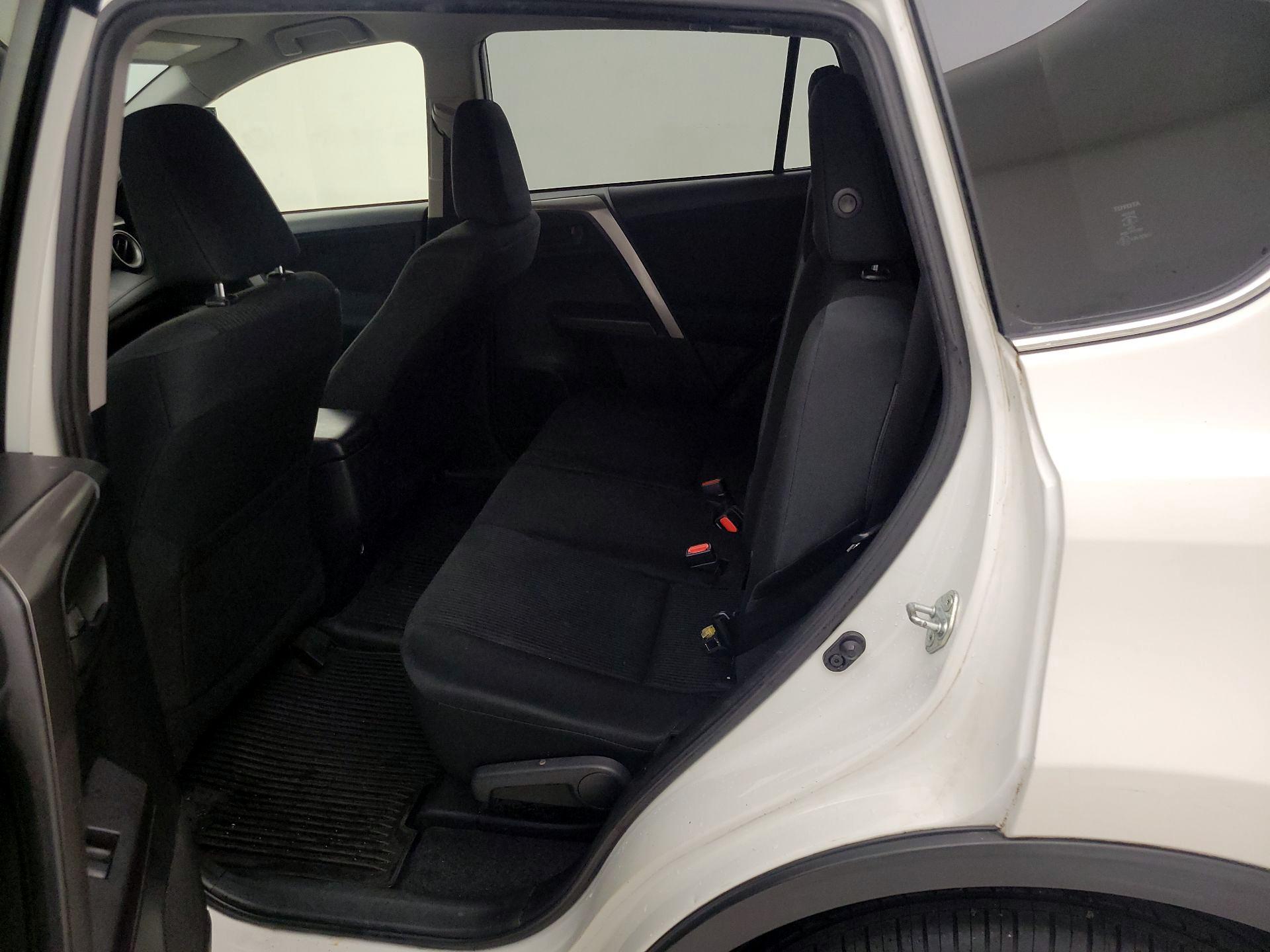 Thumbnail: 2018 Toyota RAV4 - 19