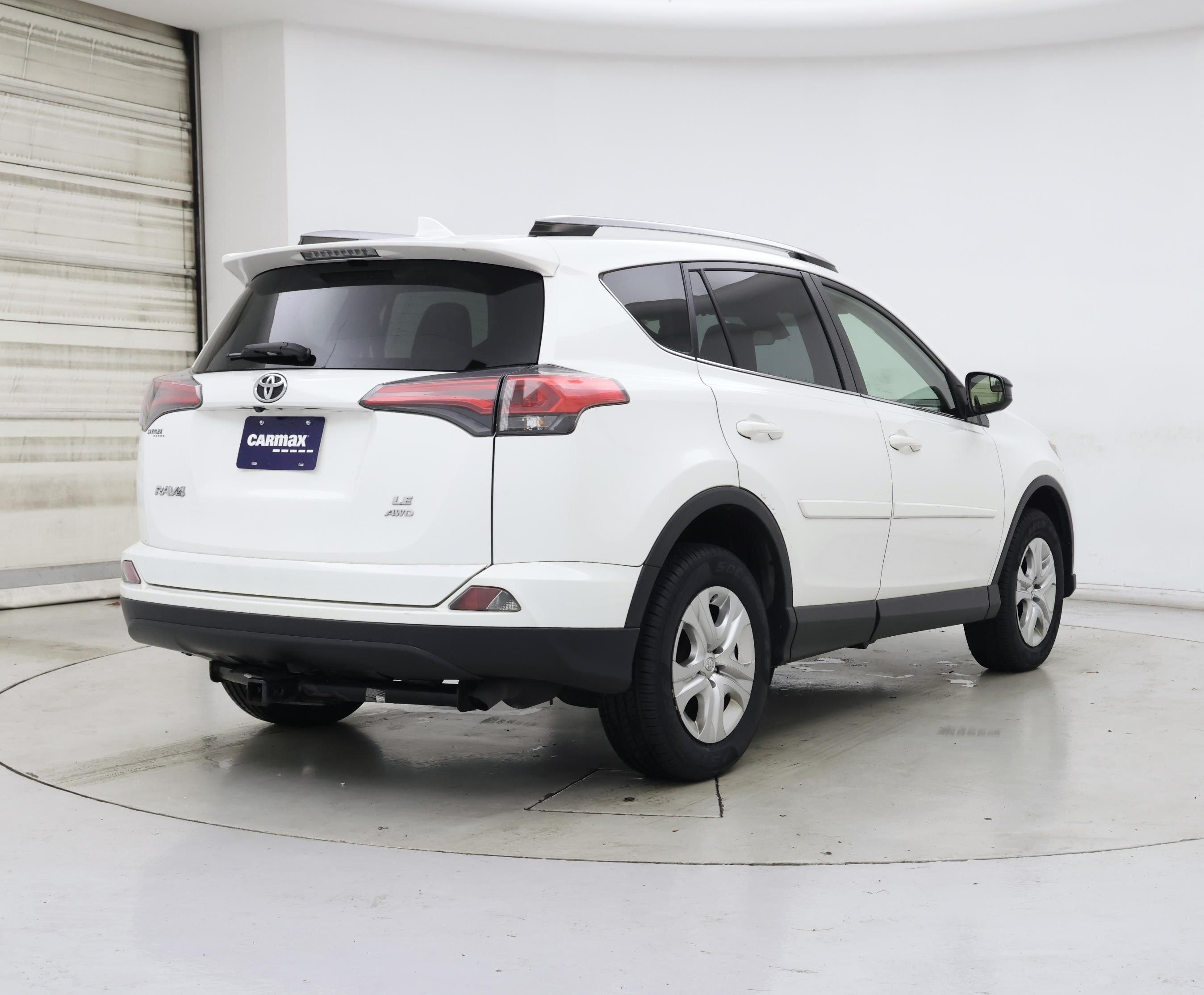 Thumbnail: 2018 Toyota RAV4 - 8