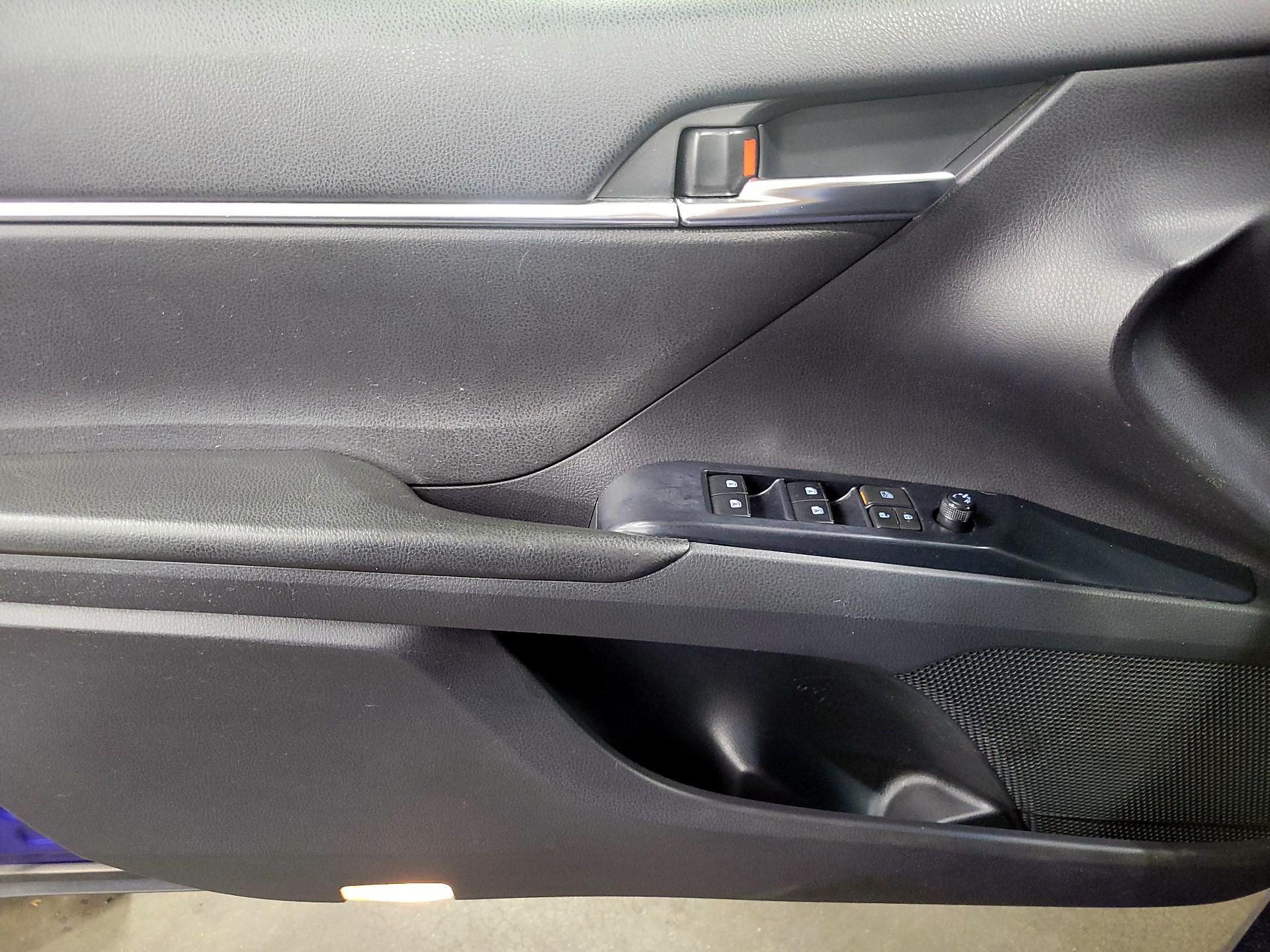 Thumbnail: 2018 Toyota Camry - 12