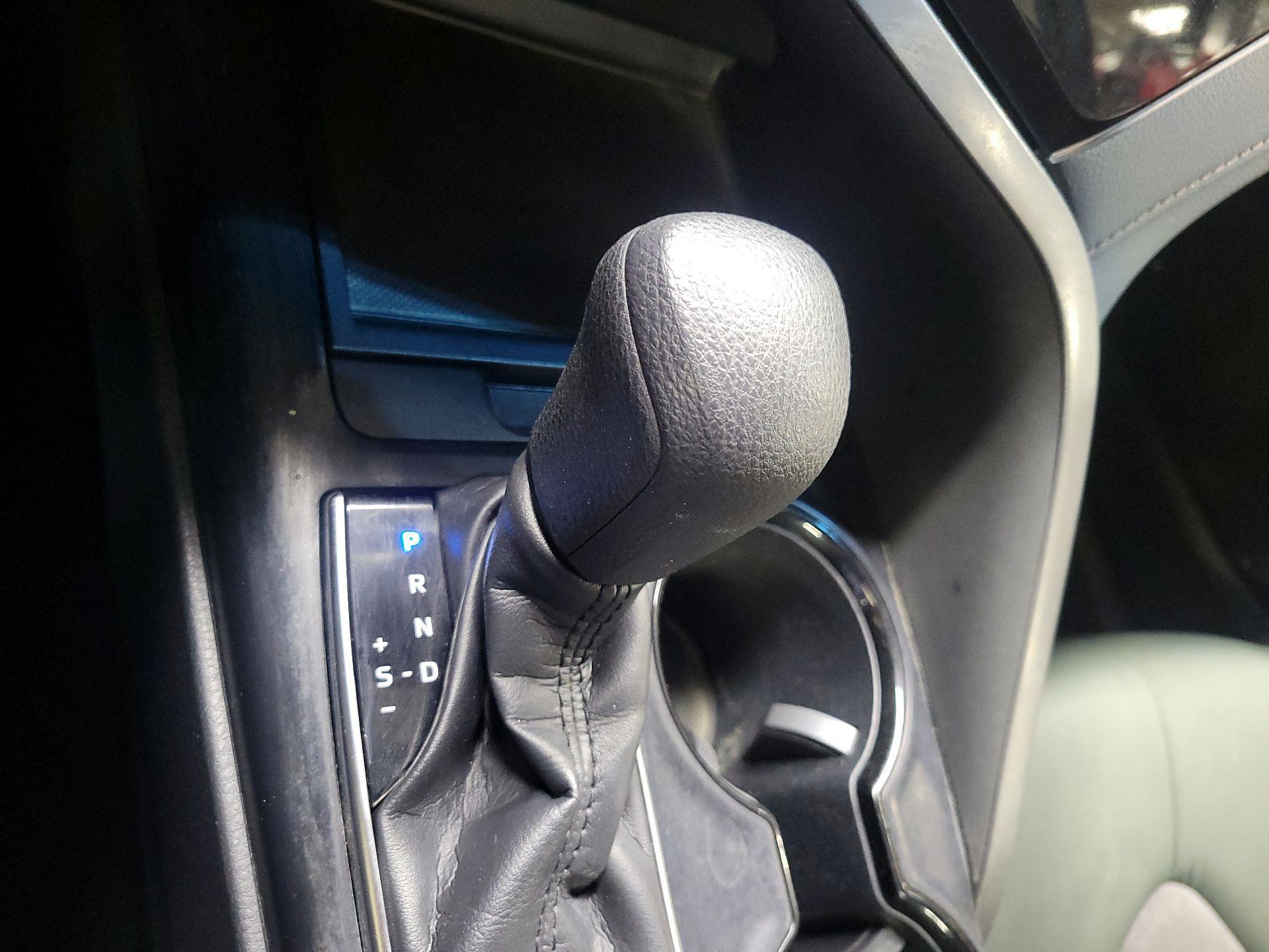 Thumbnail: 2018 Toyota Camry - 17
