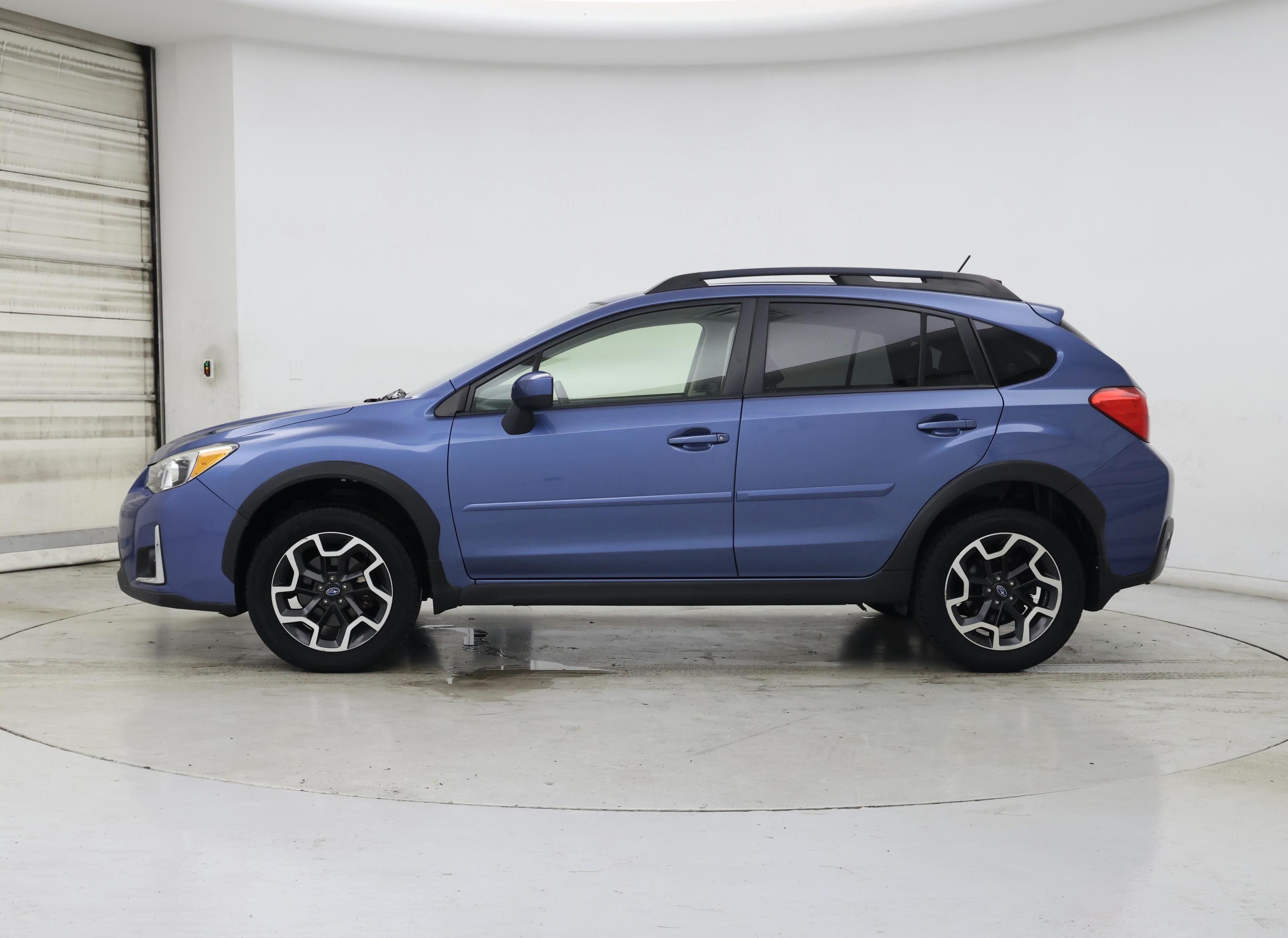 Thumbnail: 2017 Subaru Crosstrek - 3