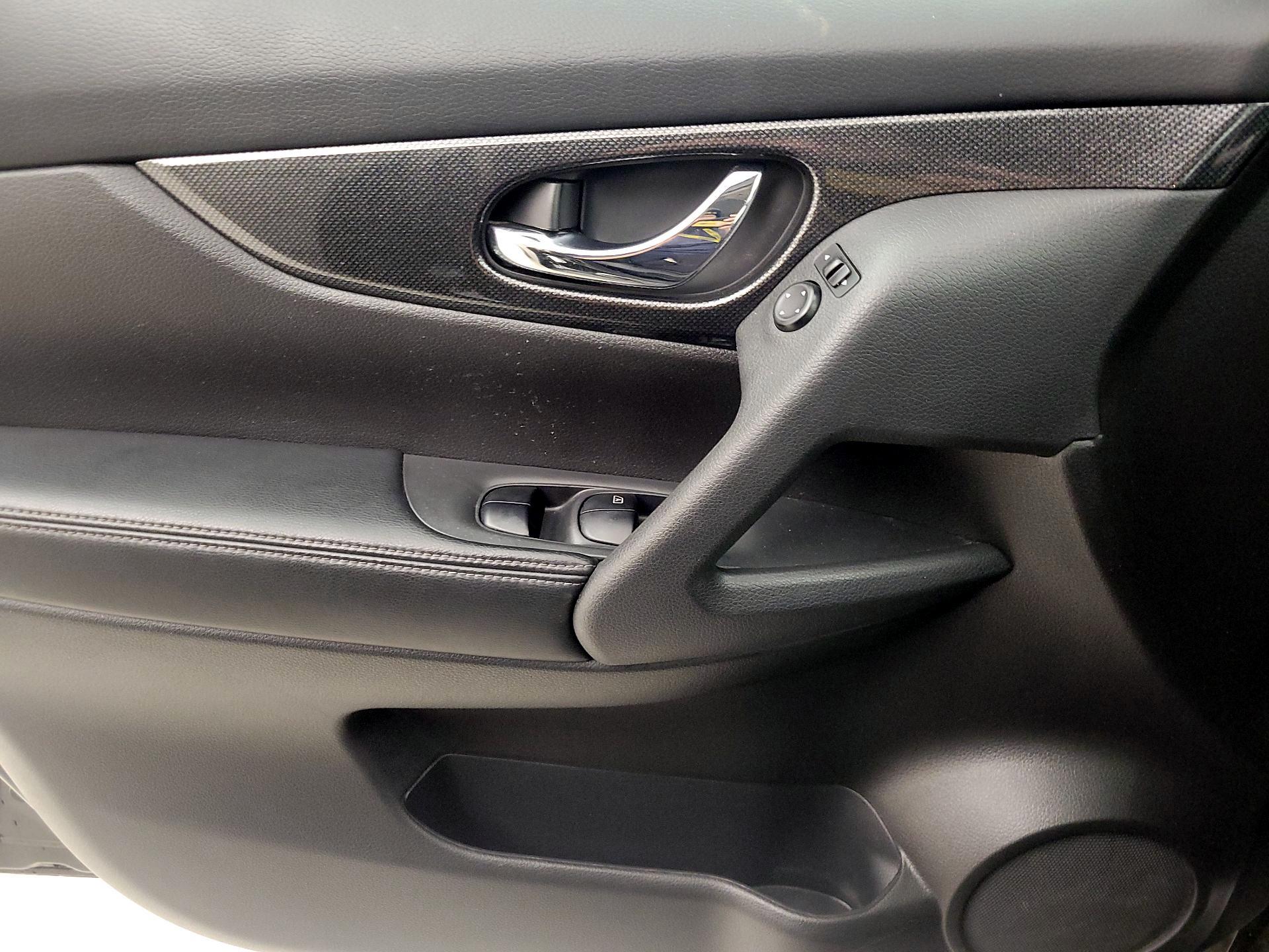 Thumbnail: 2016 Nissan Rogue - 12