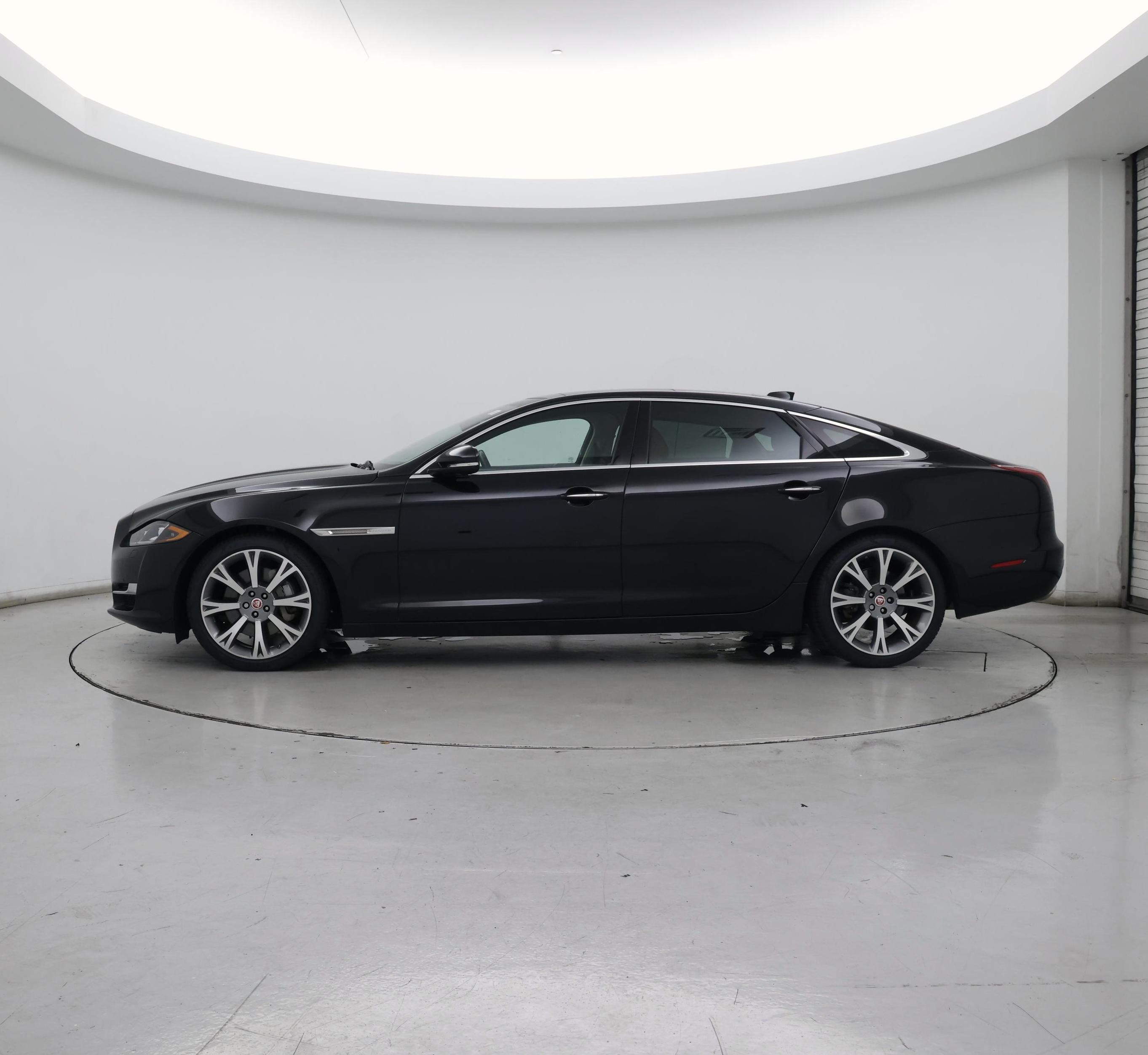 Thumbnail: 2019 Jaguar XJ - 3