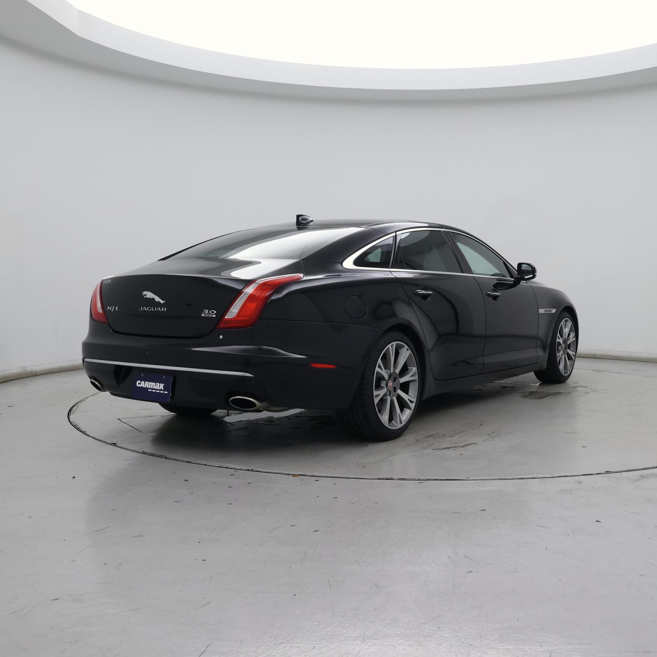 Thumbnail: 2019 Jaguar XJ - 8