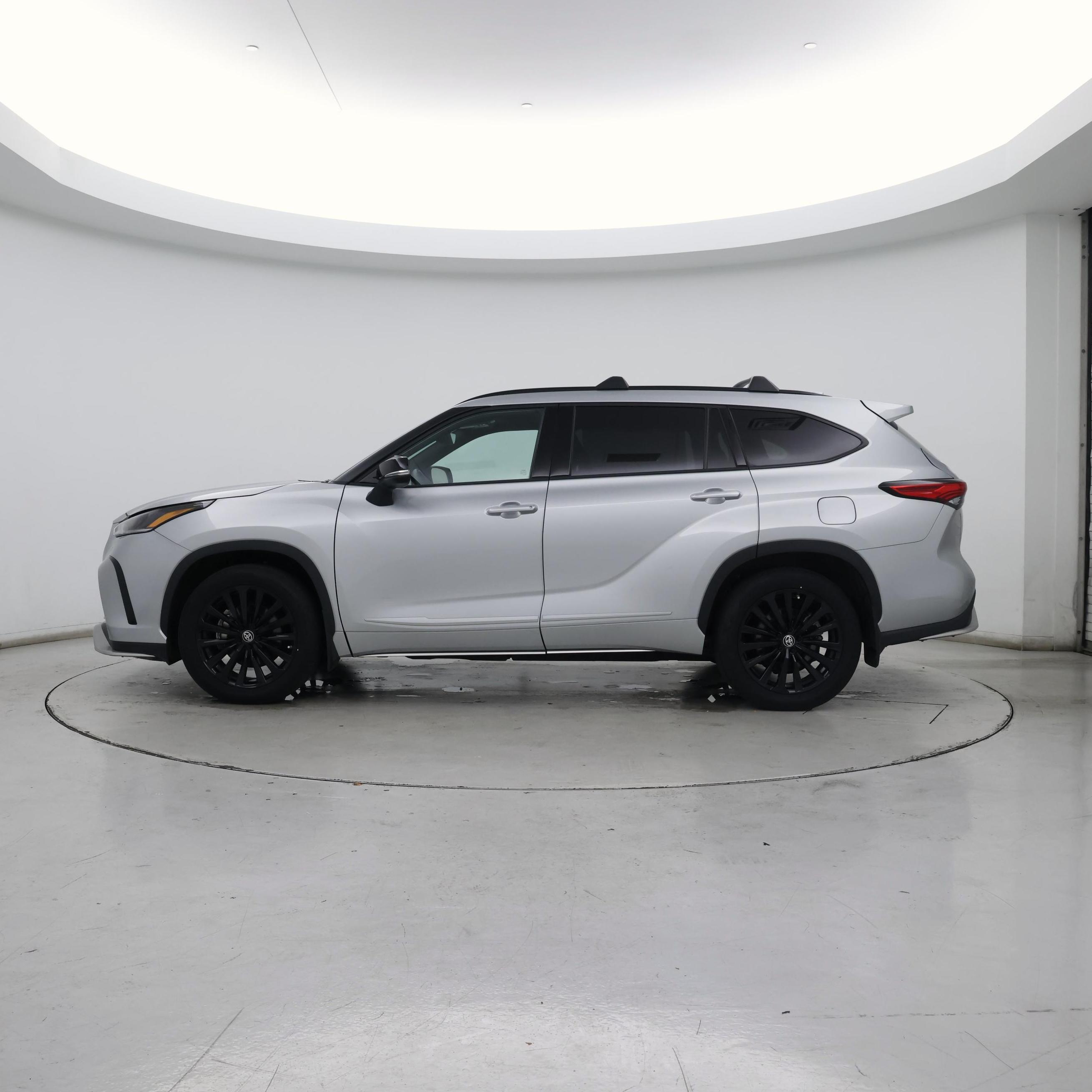 Thumbnail: 2023 Toyota Highlander - 3