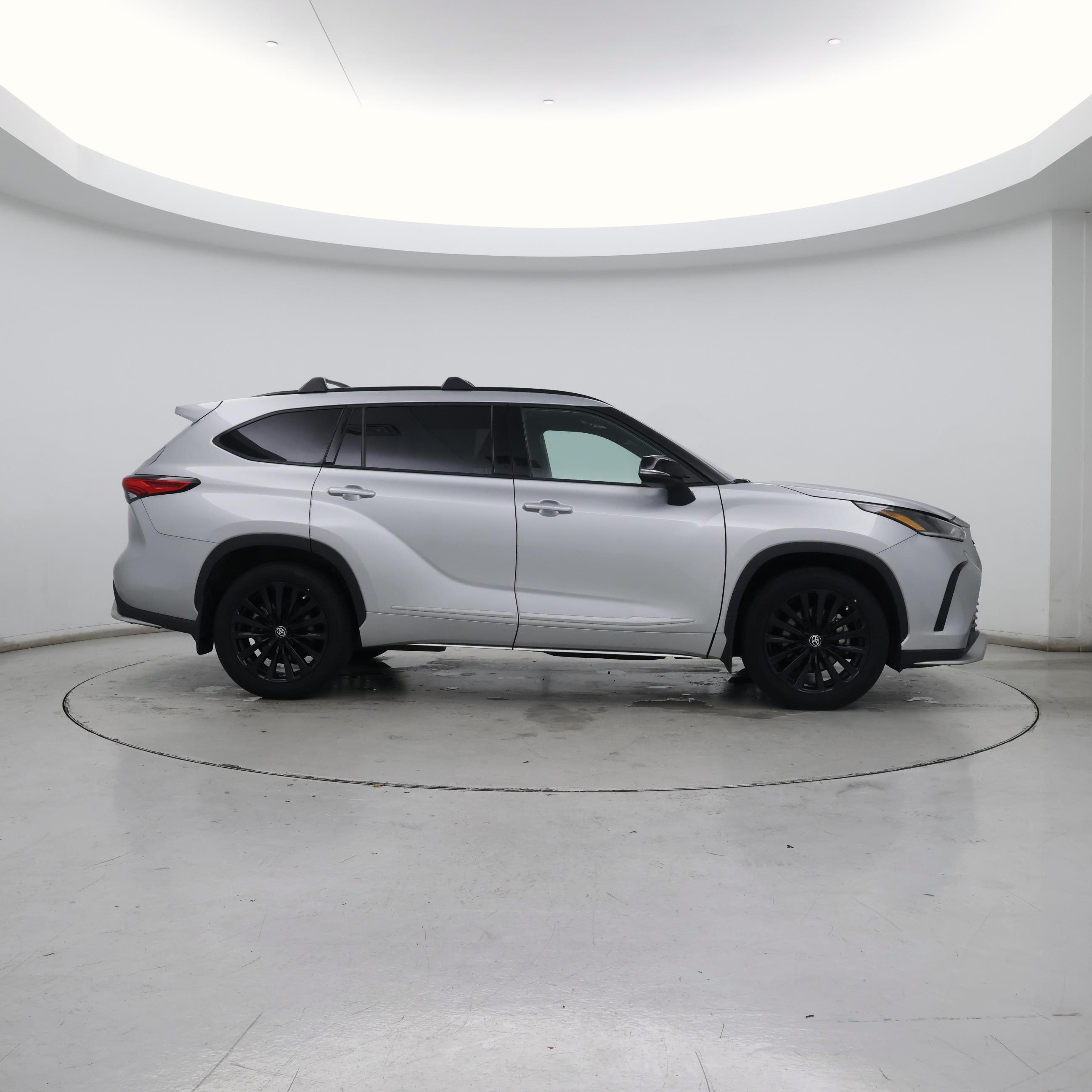 Thumbnail: 2023 Toyota Highlander - 7