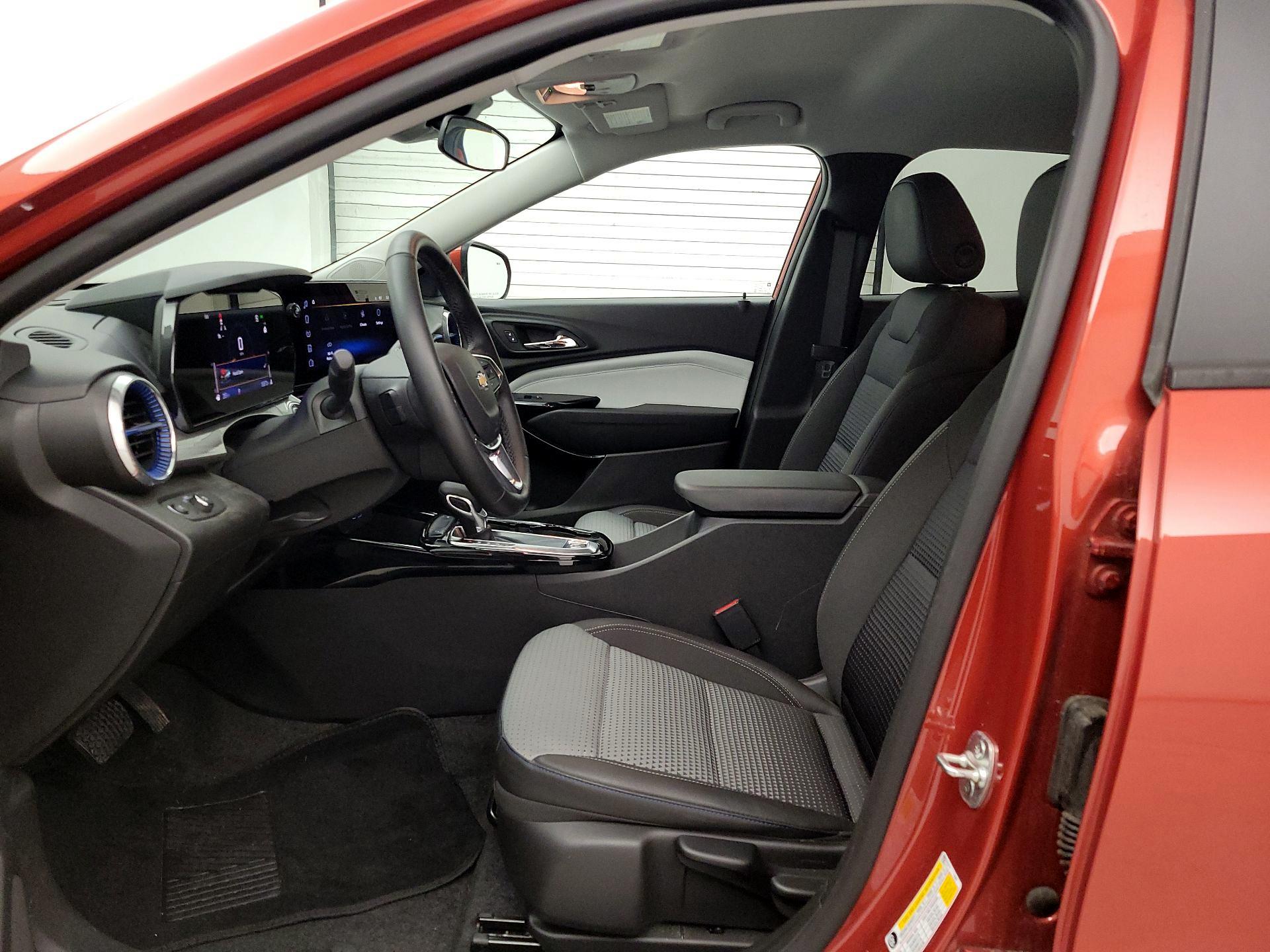 Thumbnail: 2024 Chevrolet Trax - 11