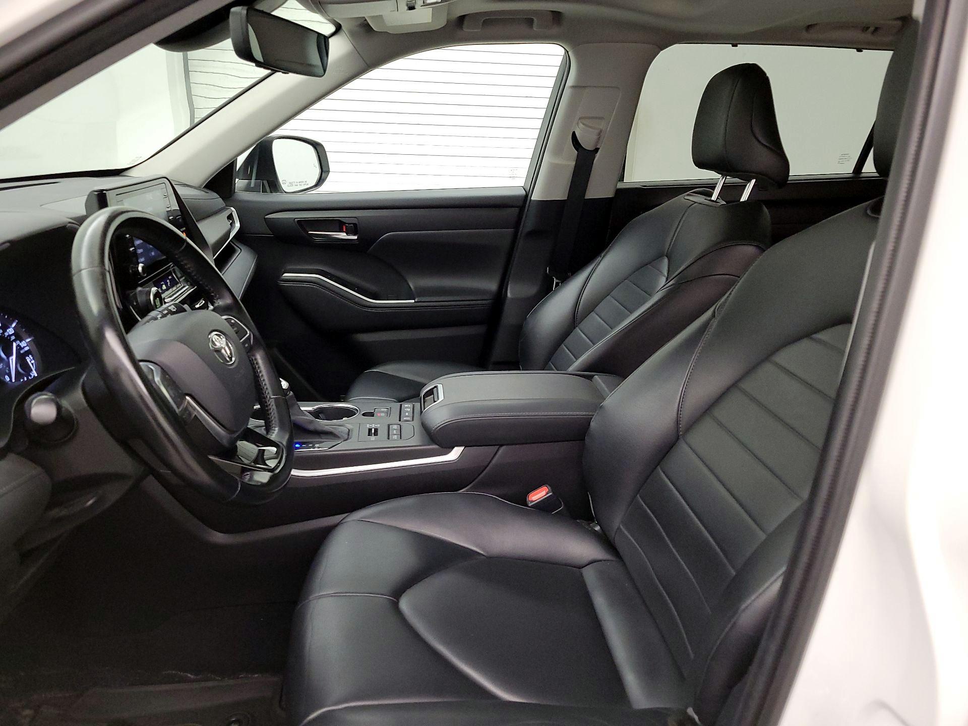 Thumbnail: 2021 Toyota Highlander - 11
