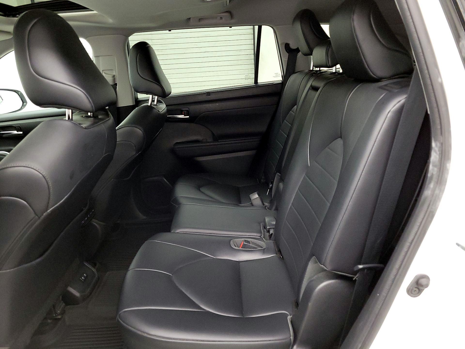 Thumbnail: 2021 Toyota Highlander - 20