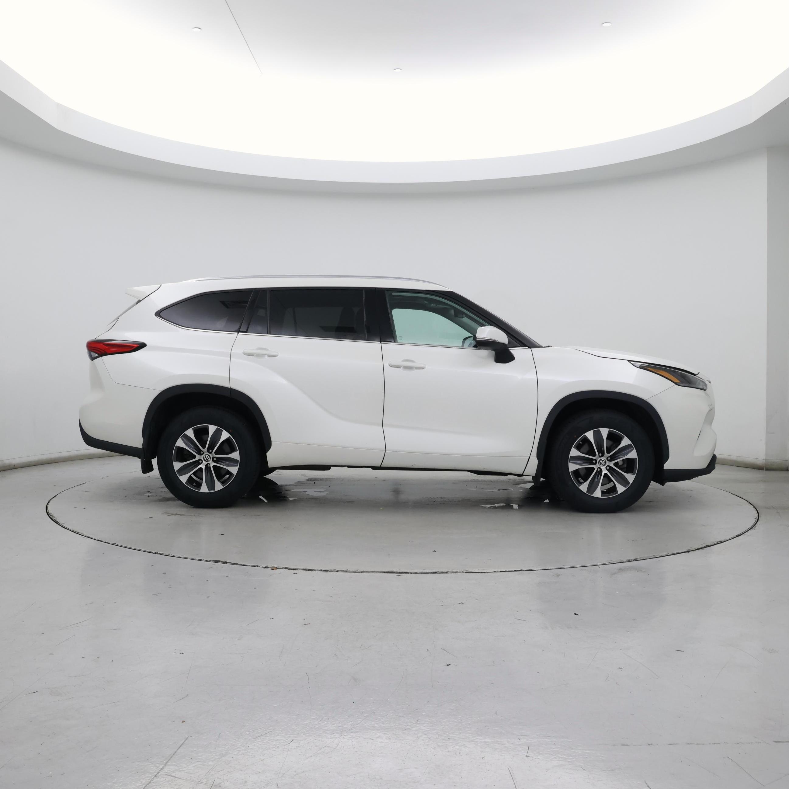 Thumbnail: 2021 Toyota Highlander - 7