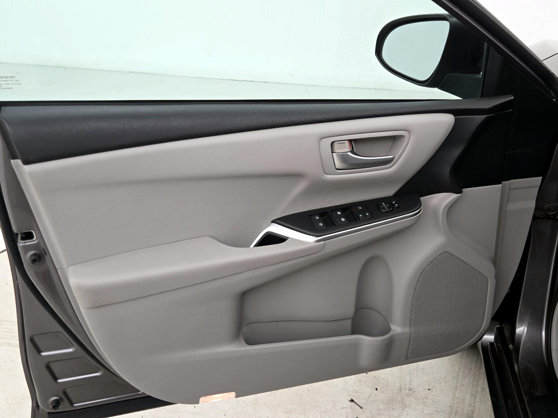 Thumbnail: 2016 Toyota Camry - 12