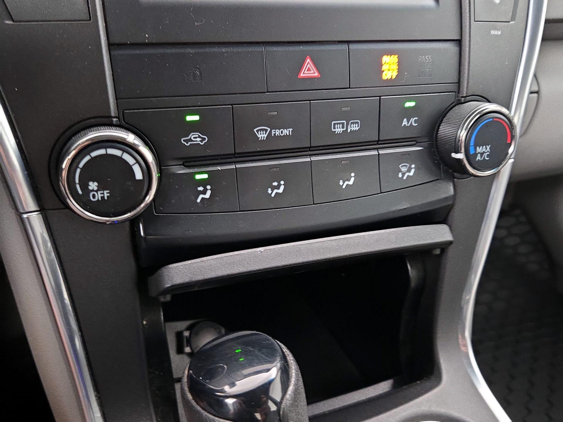 Thumbnail: 2016 Toyota Camry - 16