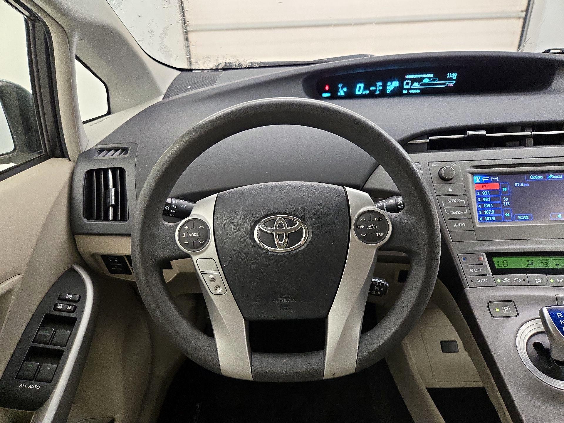 Thumbnail: 2014 Toyota Prius - 10