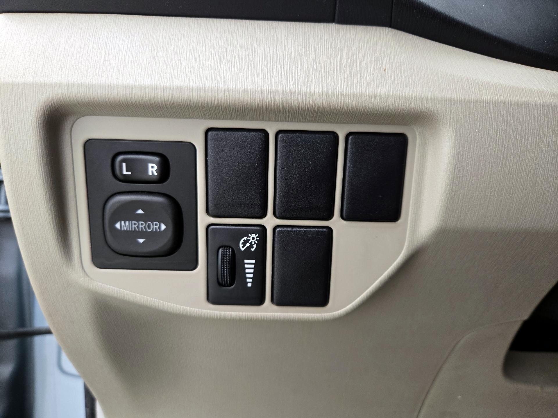 Thumbnail: 2014 Toyota Prius - 13