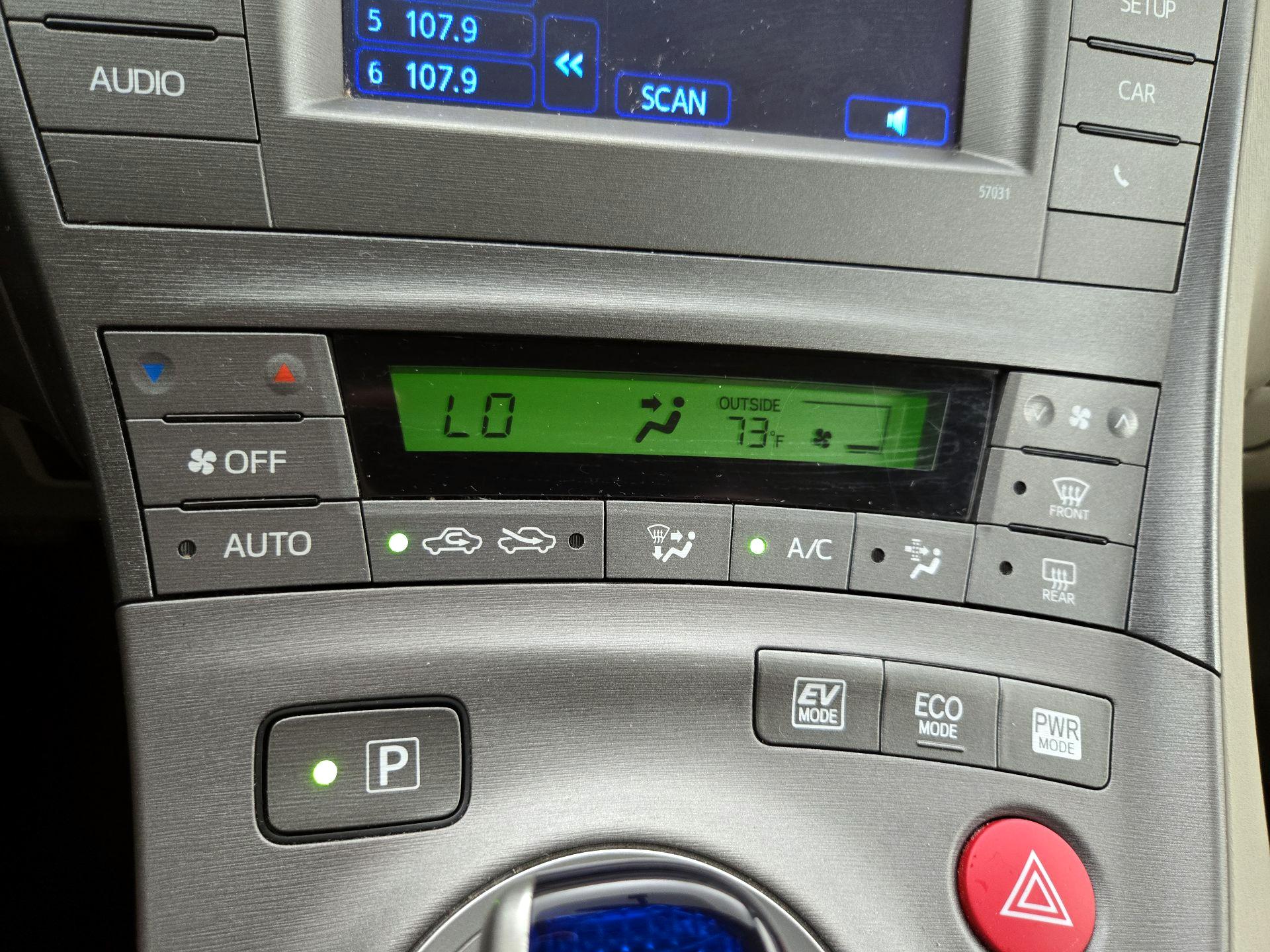 Thumbnail: 2014 Toyota Prius - 15