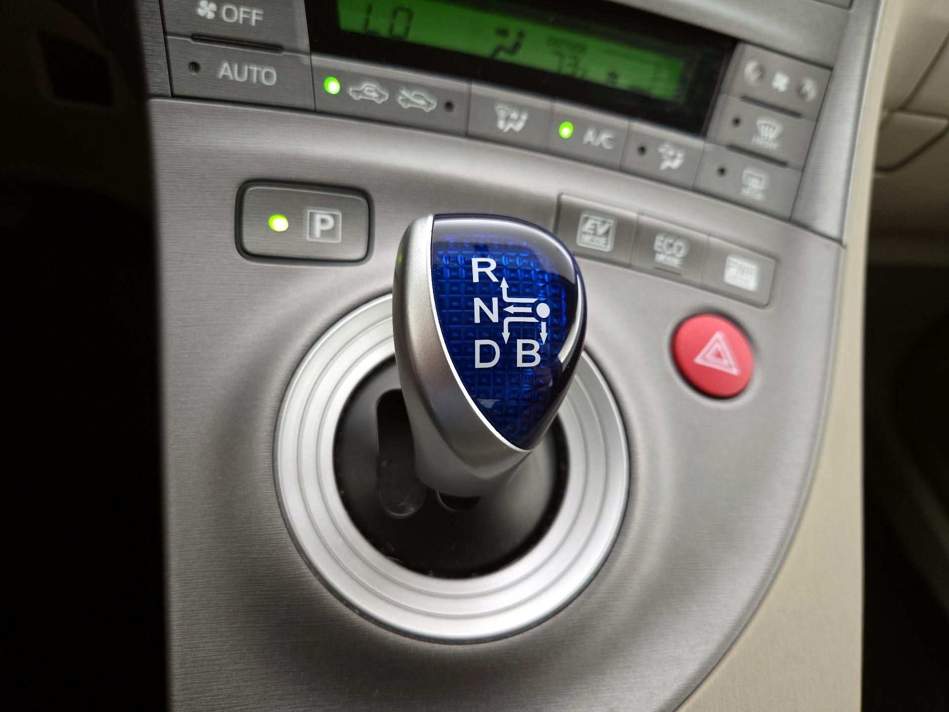 Thumbnail: 2014 Toyota Prius - 16