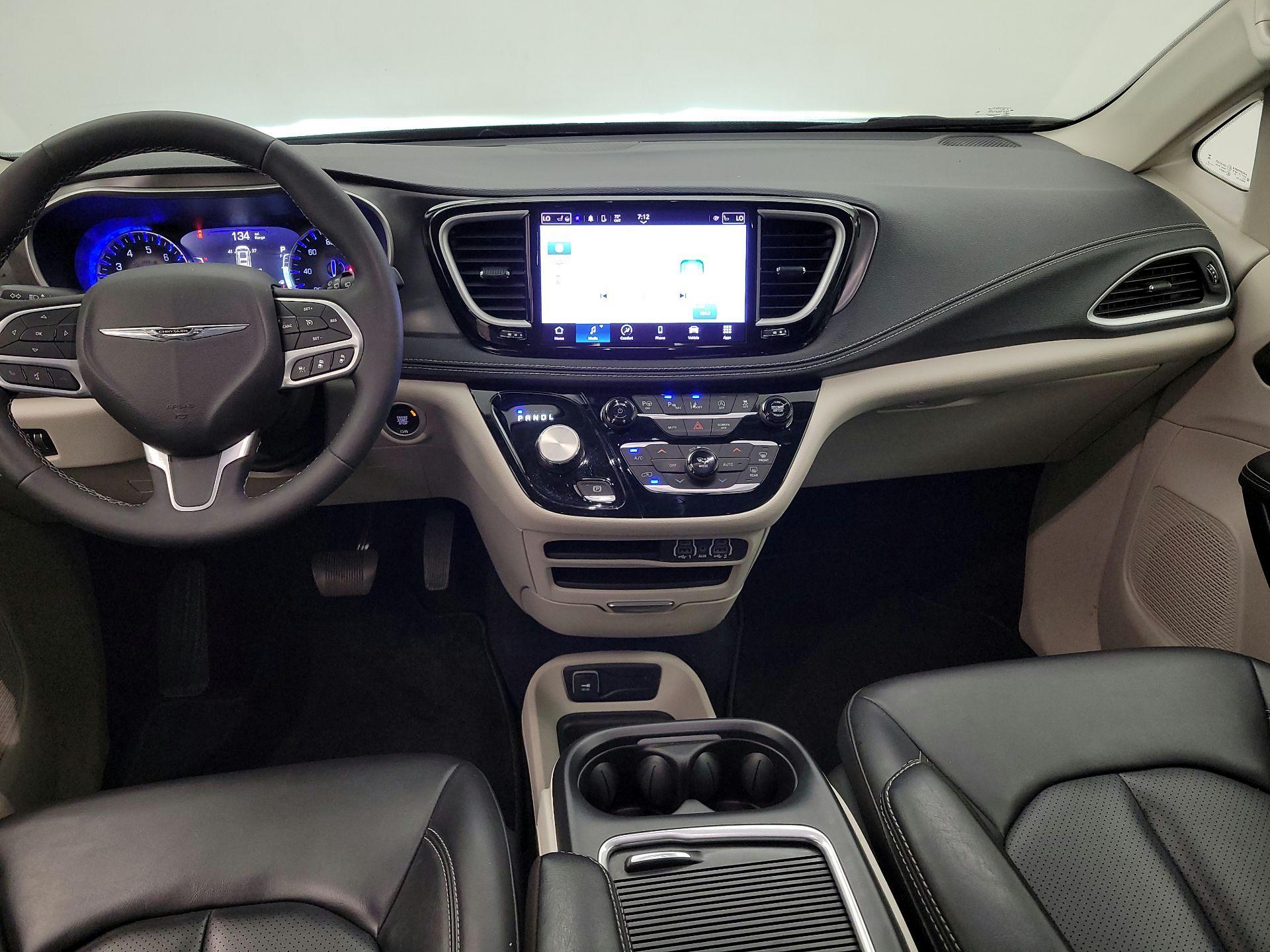 Thumbnail: 2023 Chrysler Pacifica - 9
