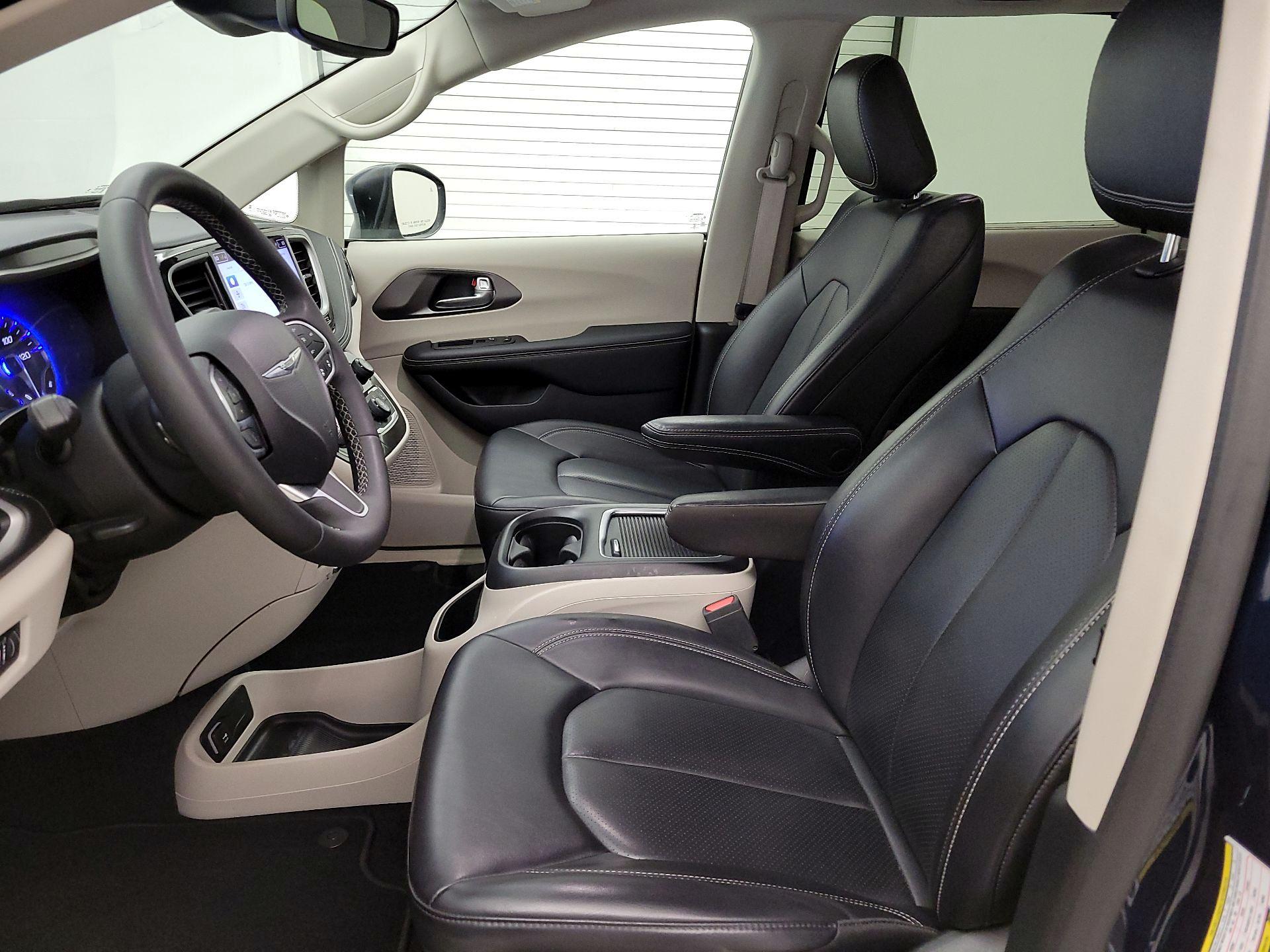Thumbnail: 2023 Chrysler Pacifica - 11