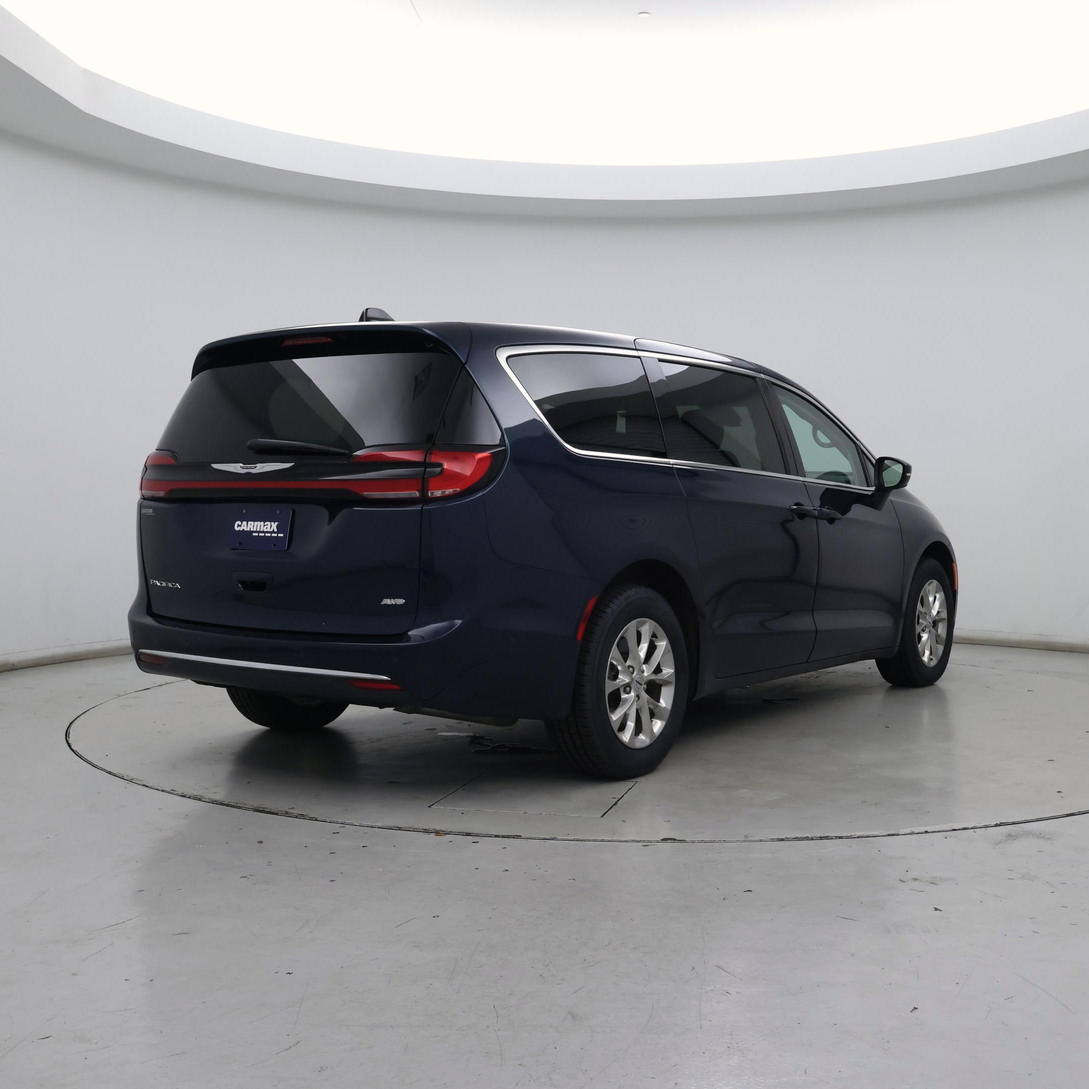 Thumbnail: 2023 Chrysler Pacifica - 8