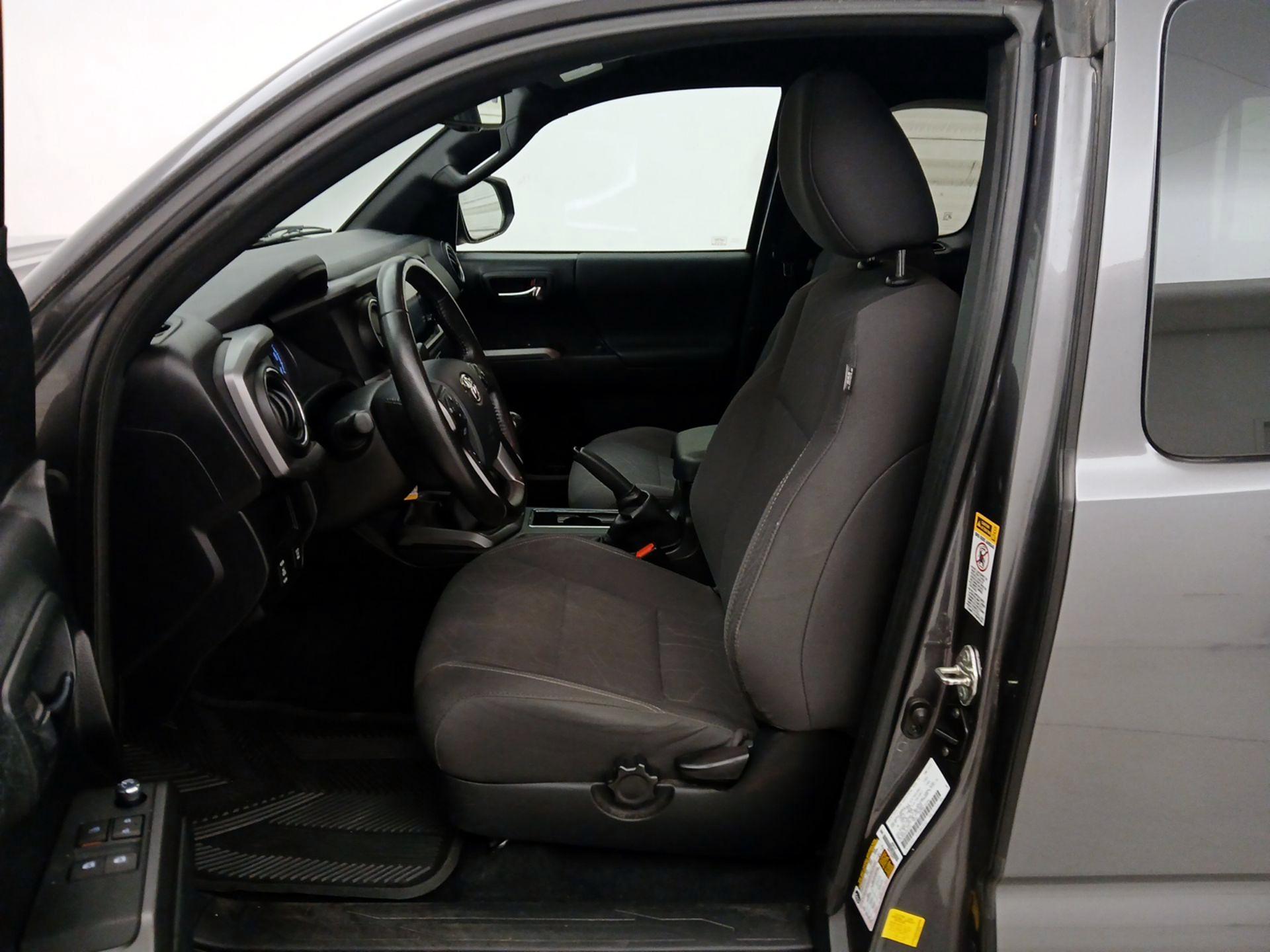 Thumbnail: 2016 Toyota Tacoma - 11