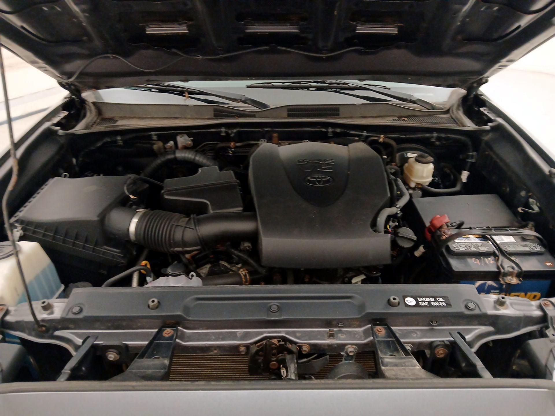 Thumbnail: 2016 Toyota Tacoma - 20