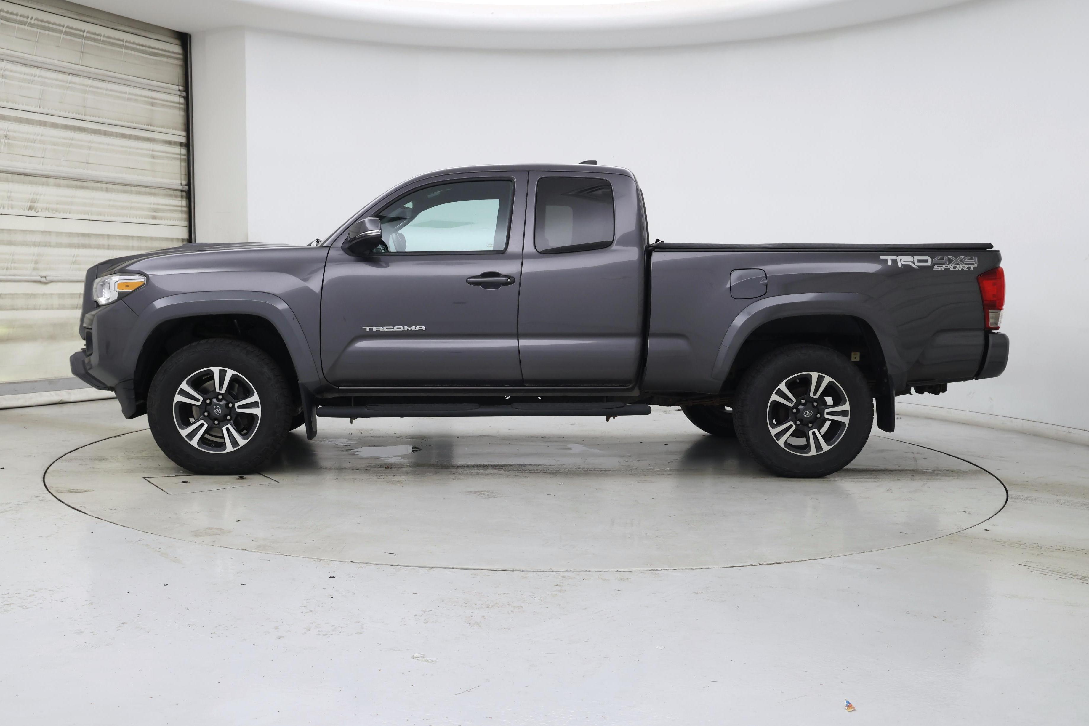 Thumbnail: 2016 Toyota Tacoma - 3