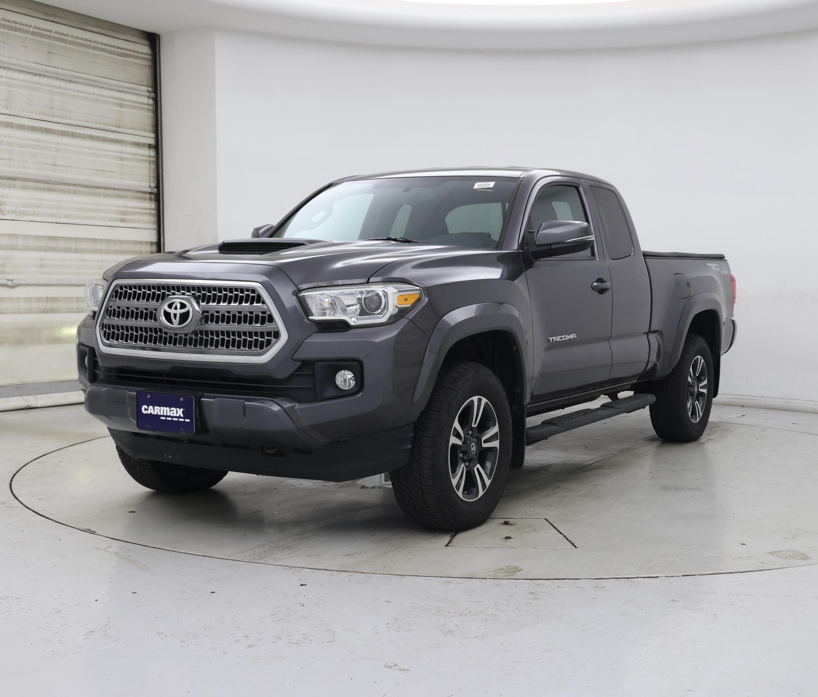 Thumbnail: 2016 Toyota Tacoma - 4