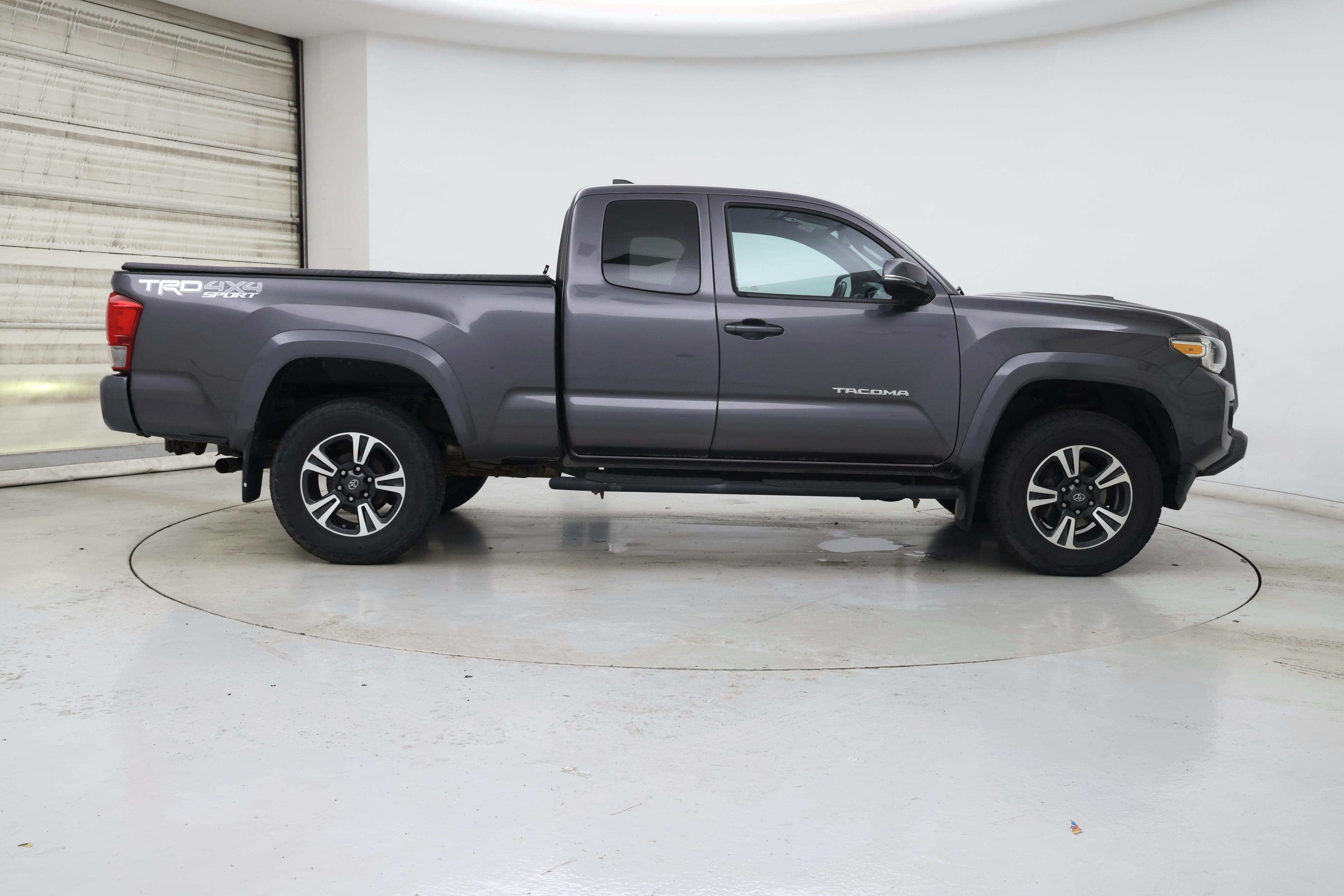 Thumbnail: 2016 Toyota Tacoma - 7