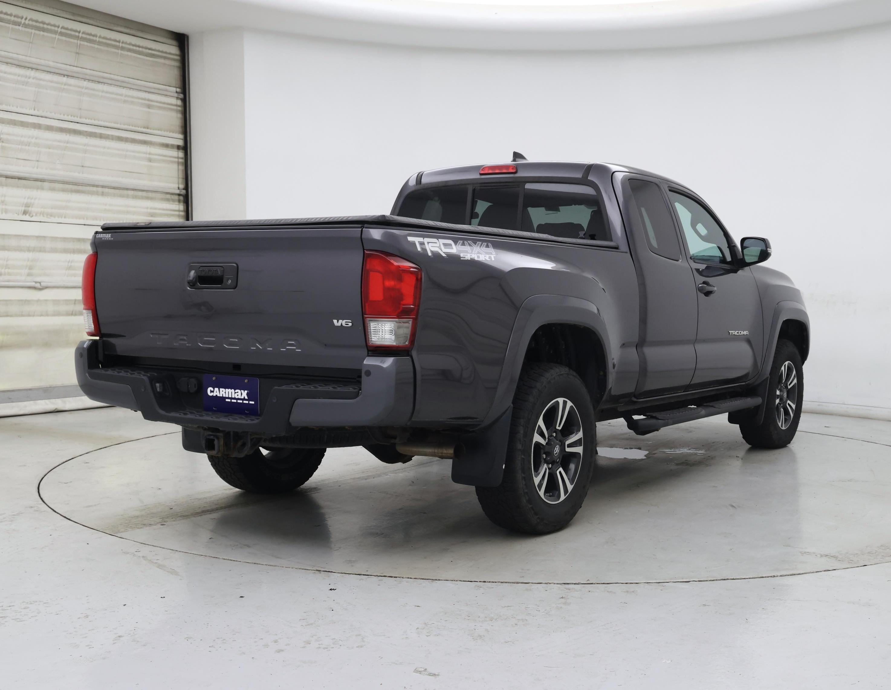 Thumbnail: 2016 Toyota Tacoma - 8