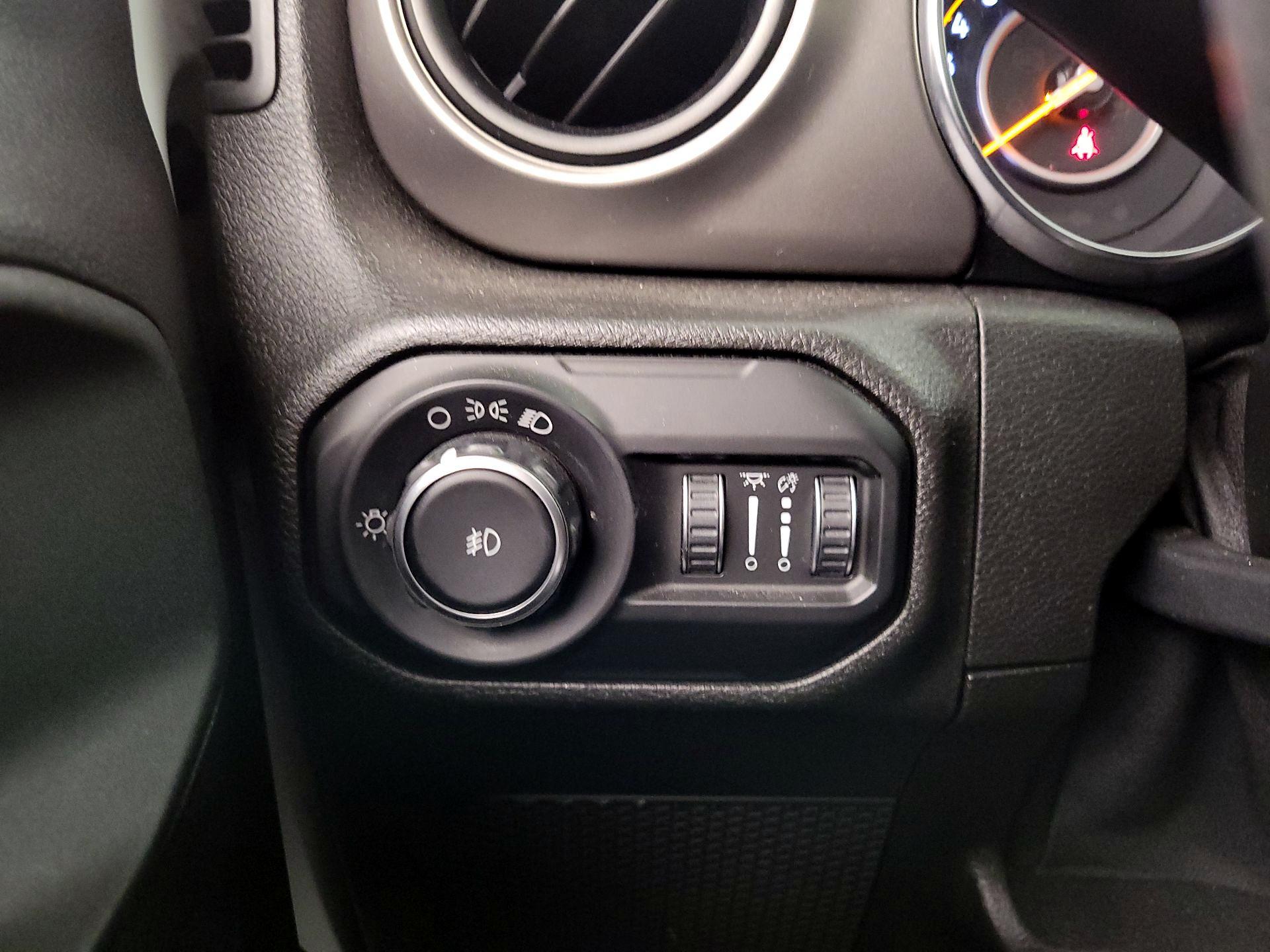 Thumbnail: 2019 Jeep Wrangler - 13